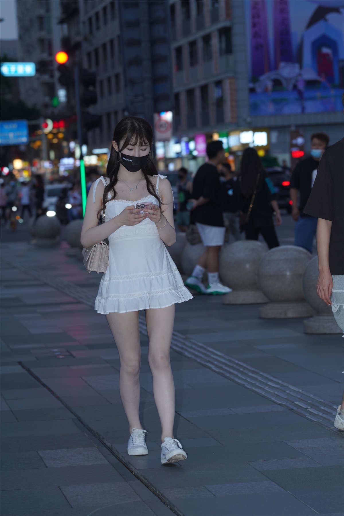白裙运动风