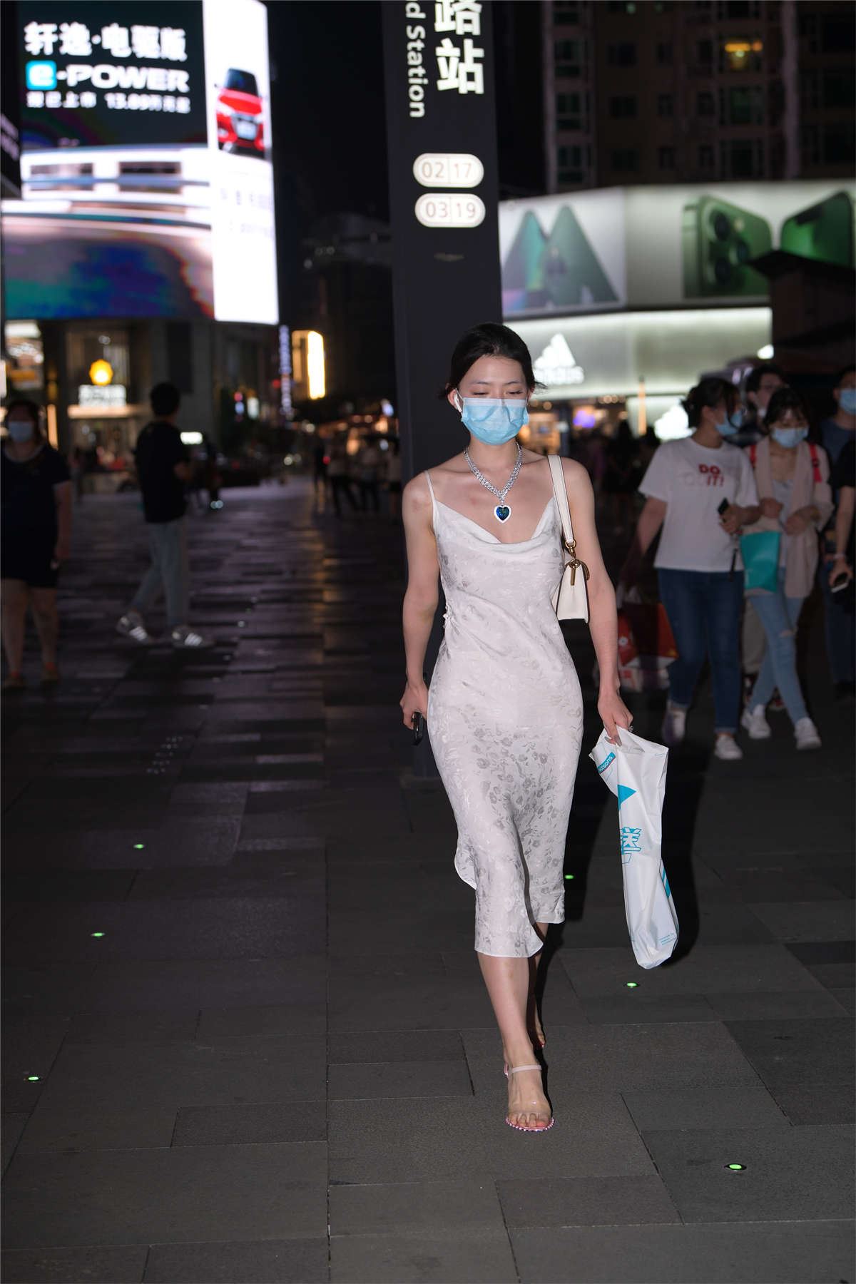 诱人长裙少妇