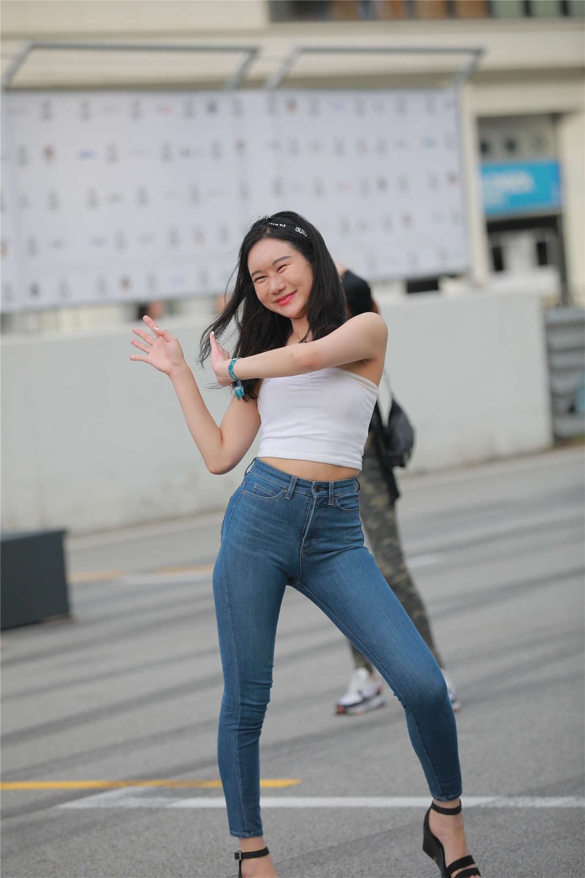 蓝色紧牛美腿
