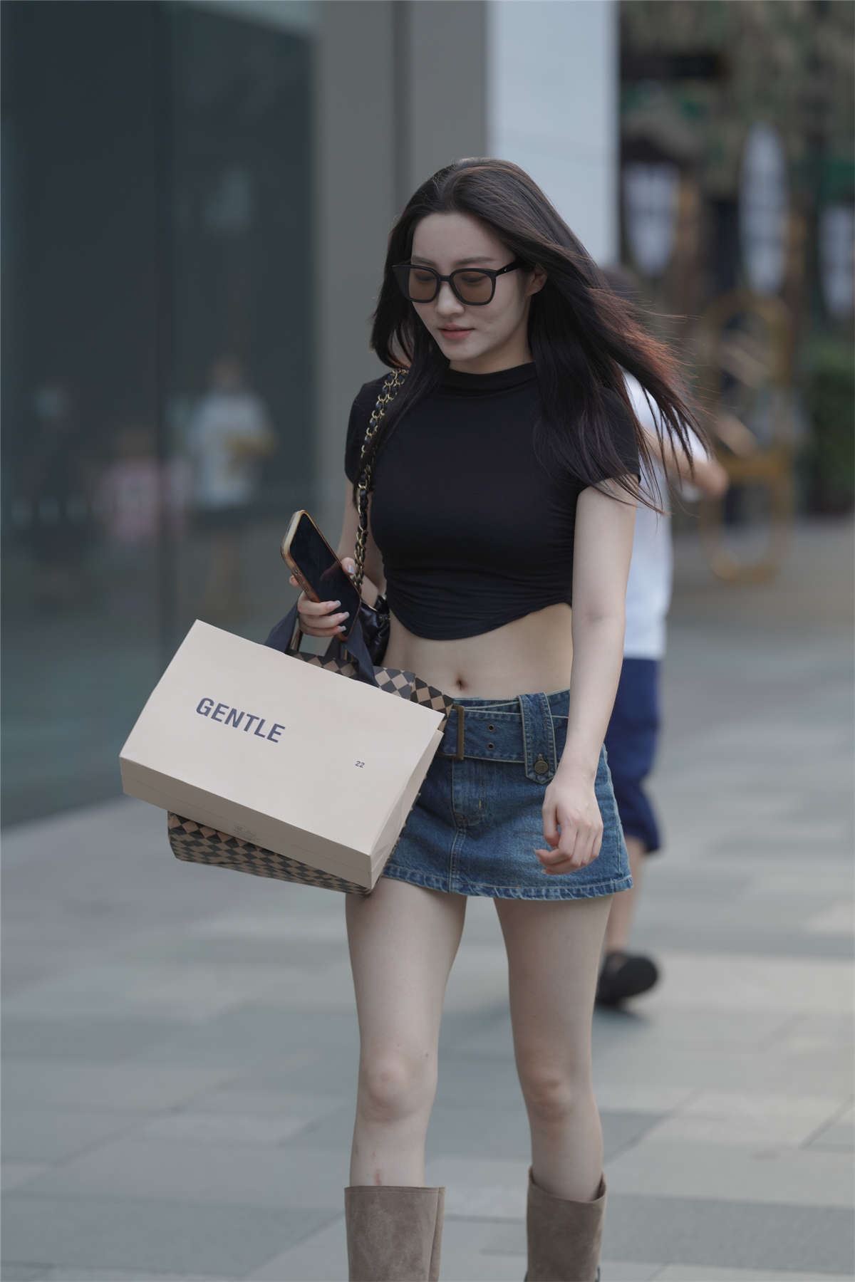 蓝色短裙小蛮腰美腿