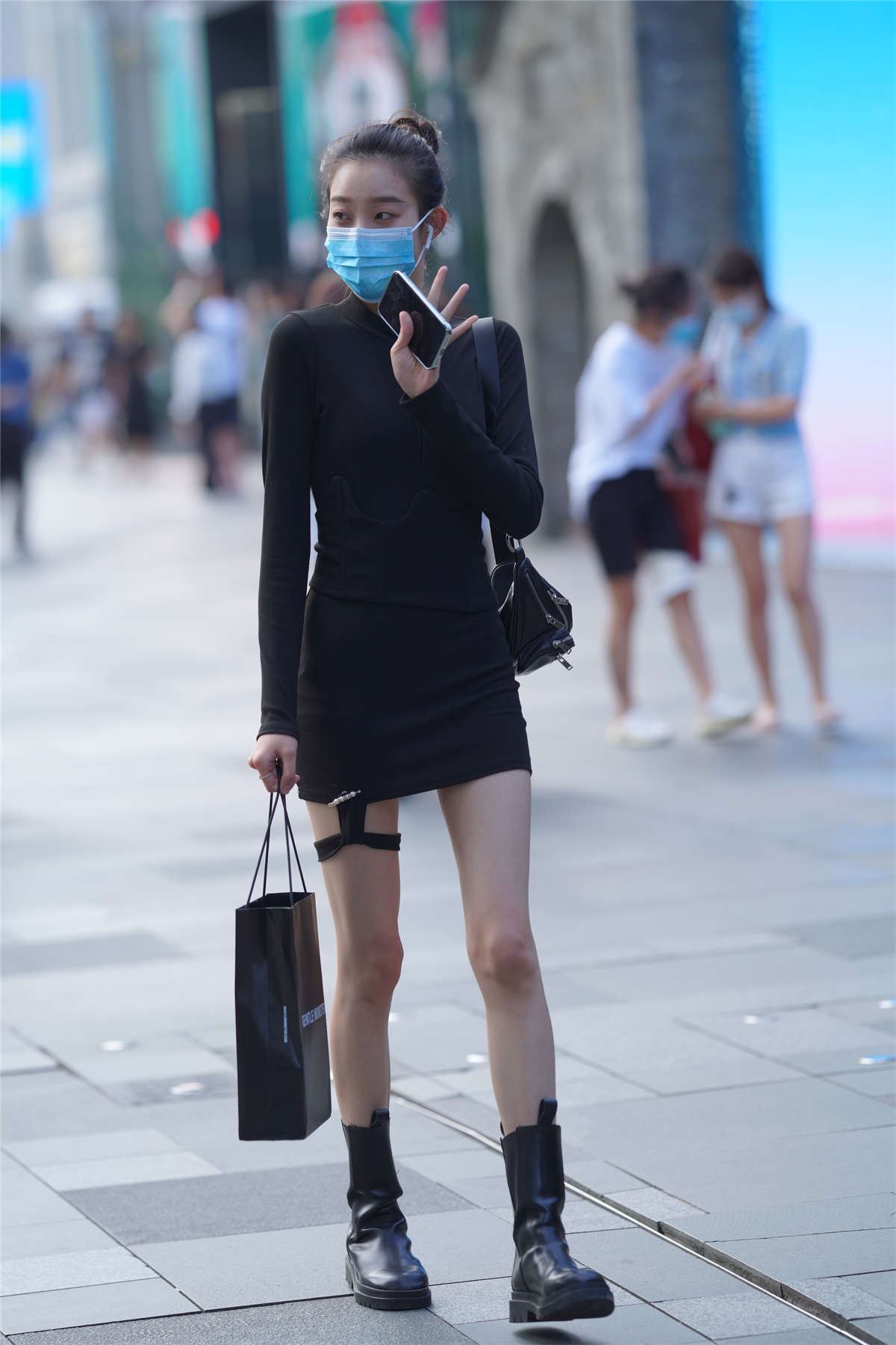 黑色紧身包臀裙