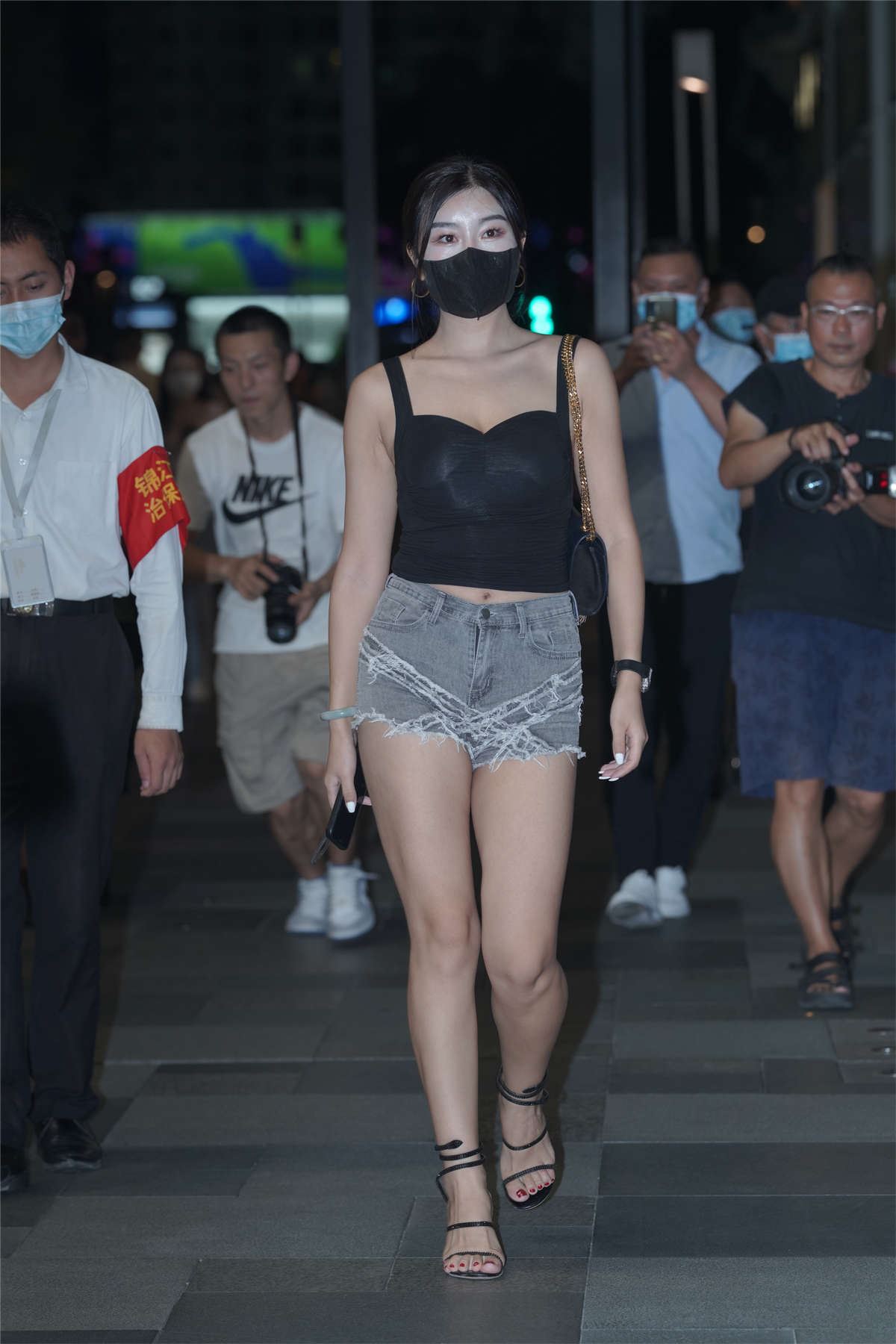 灰色热裤美背美腿