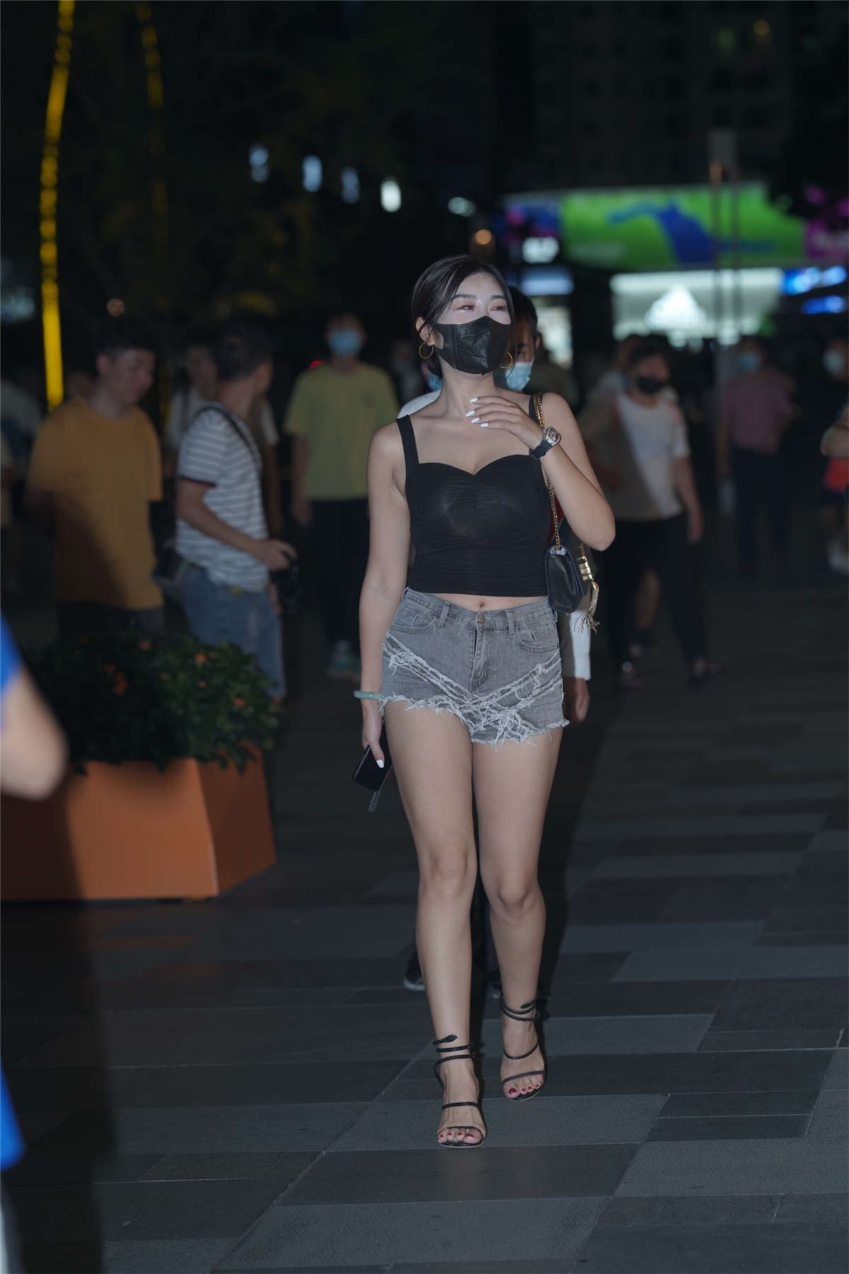 灰色热裤美背美腿