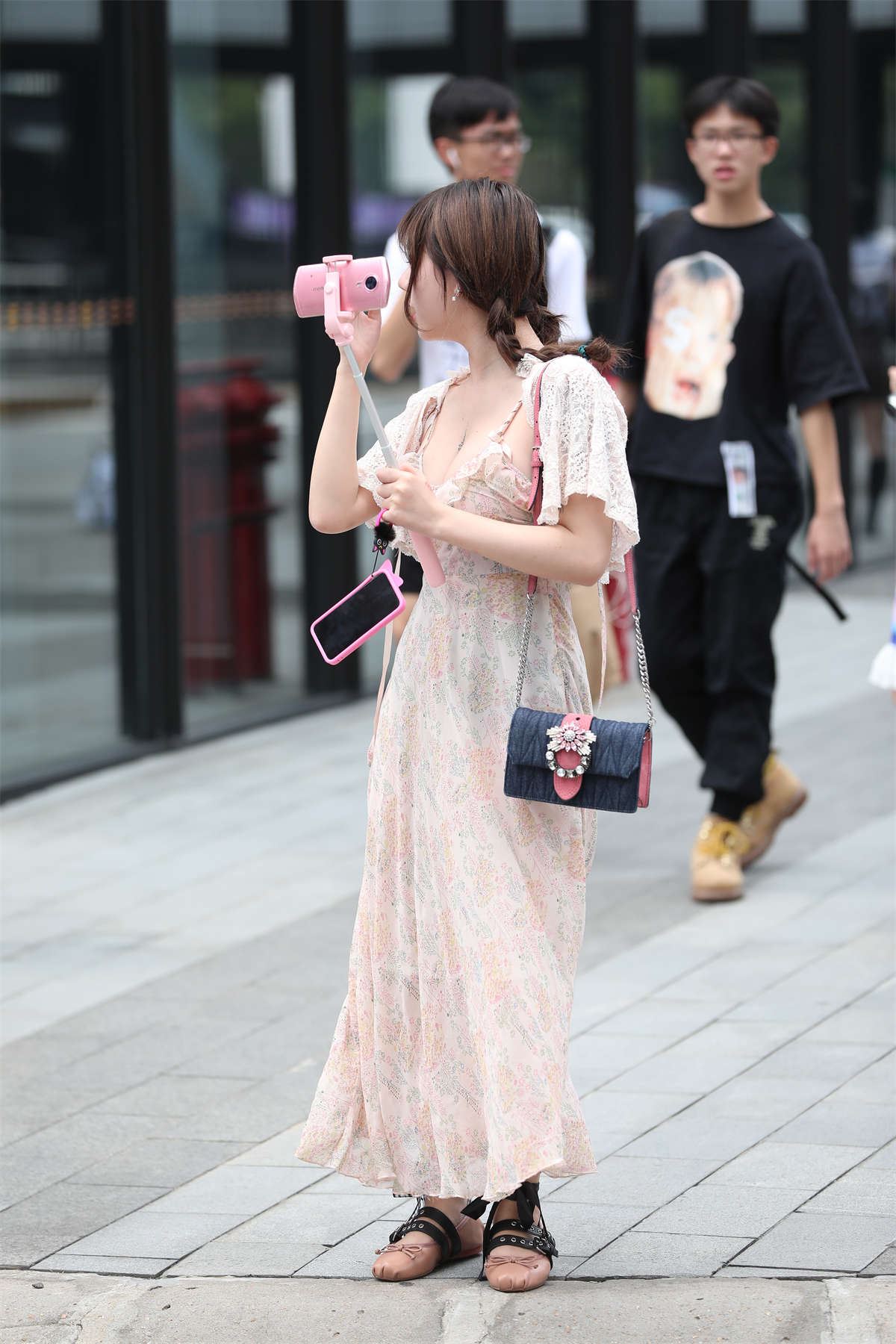 花色长裙美胸