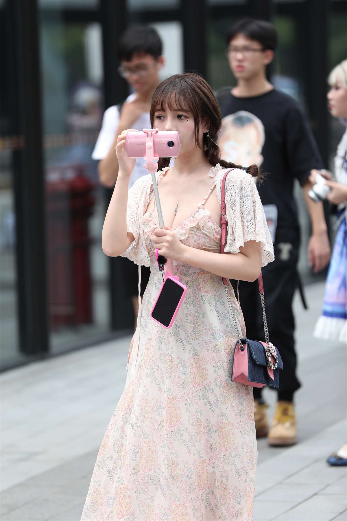 花色长裙美胸