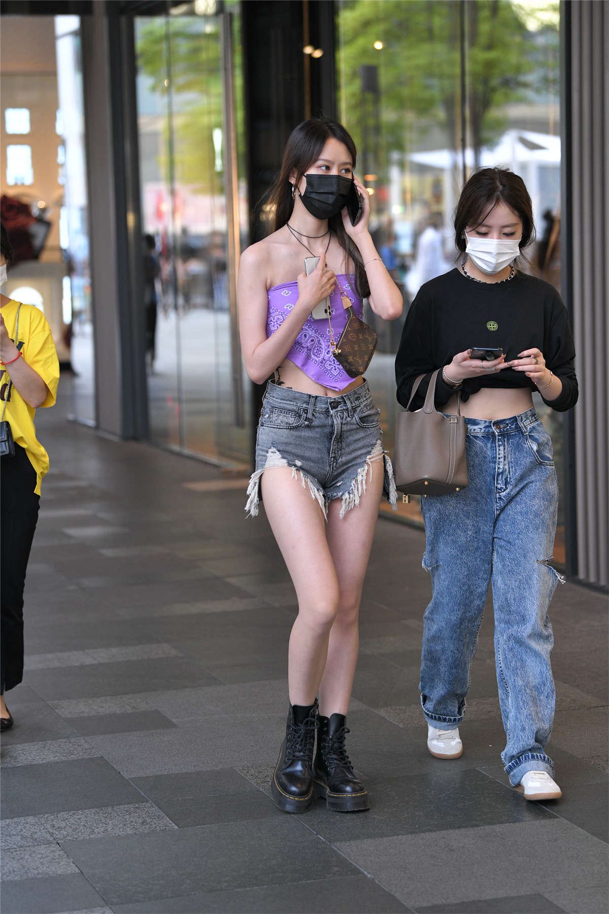 灰色热裤美腿小蛮腰