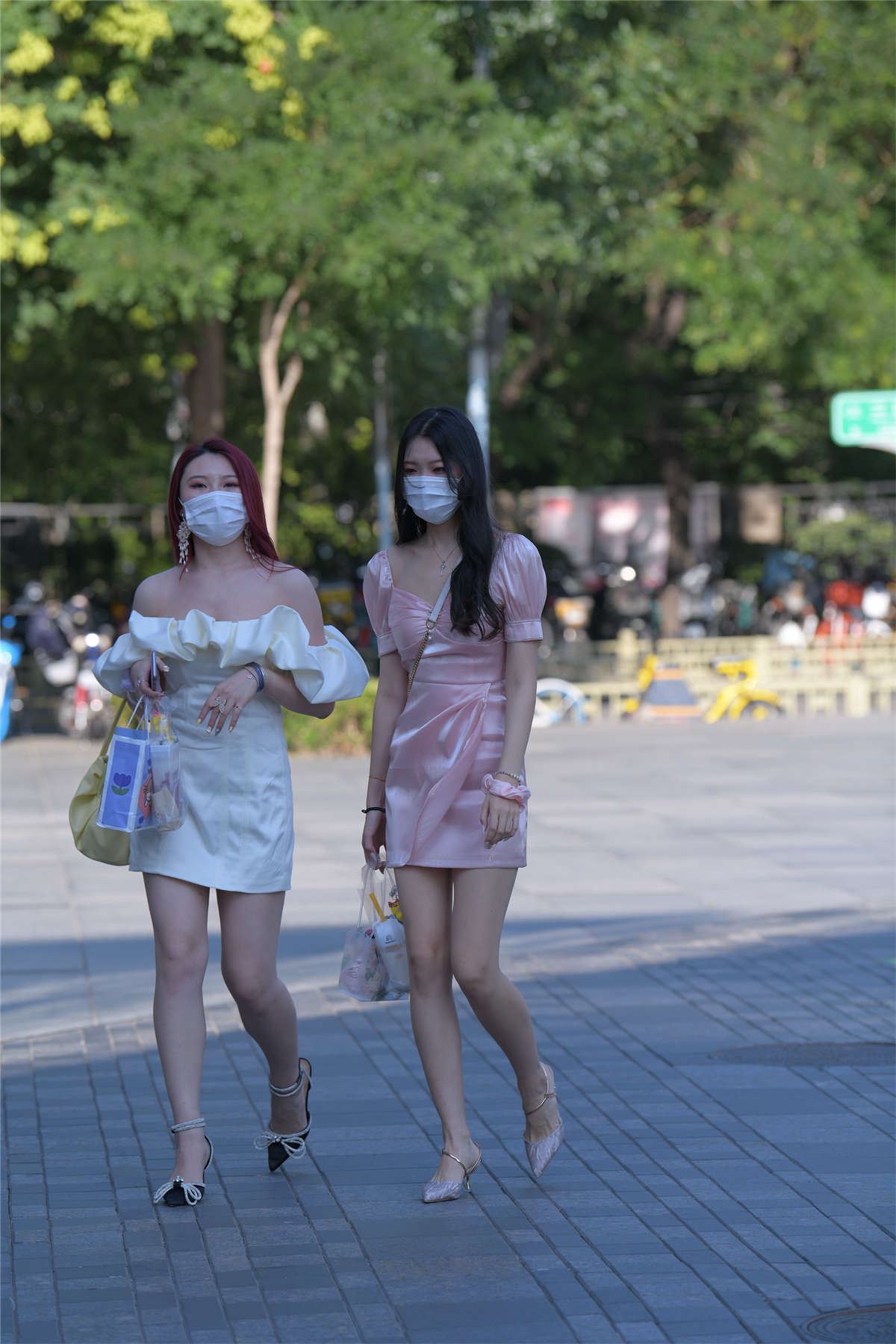 高跟裙装姐妹