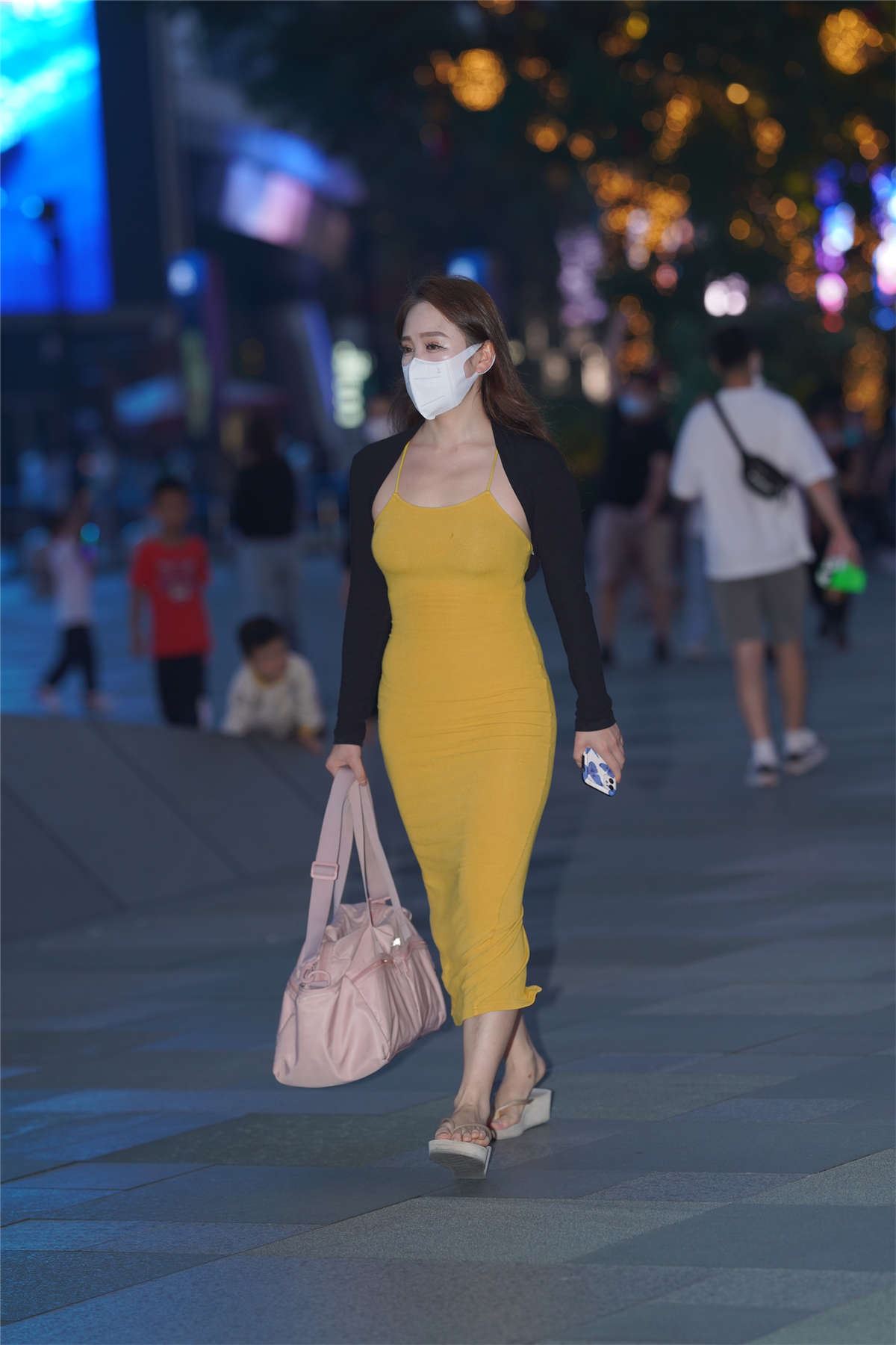 黄色紧身包臀裙