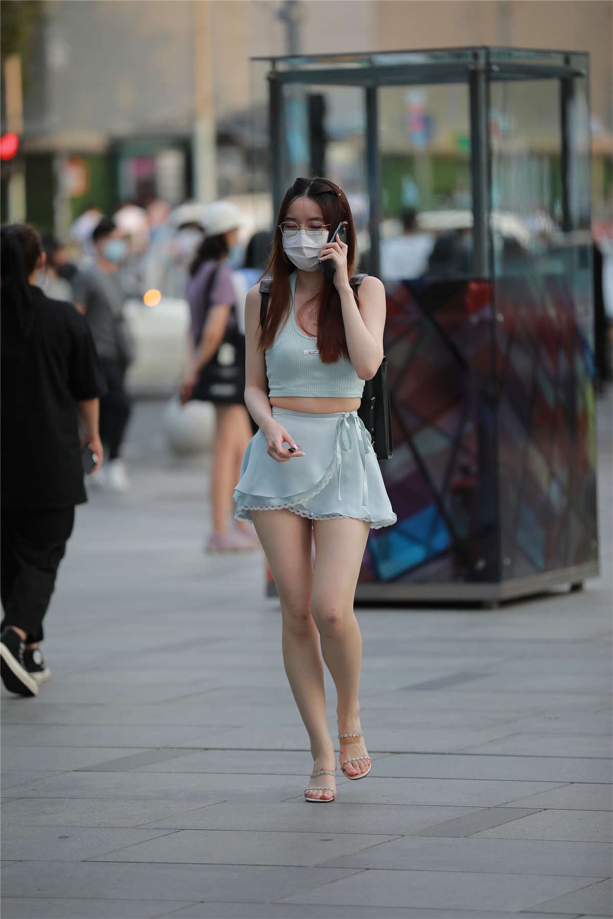 蓝色短裙美腿美背