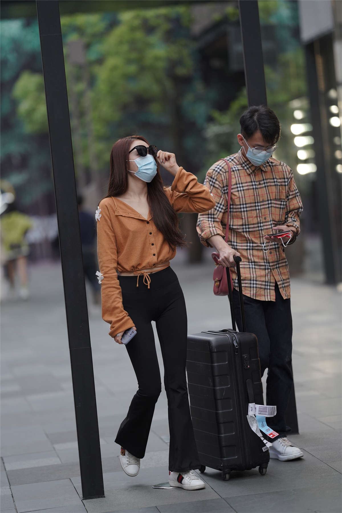 紧致黑裤