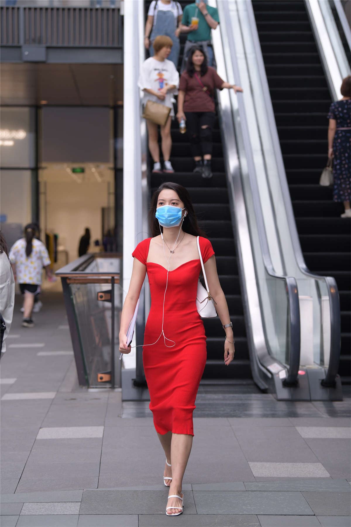火红毛线长裙