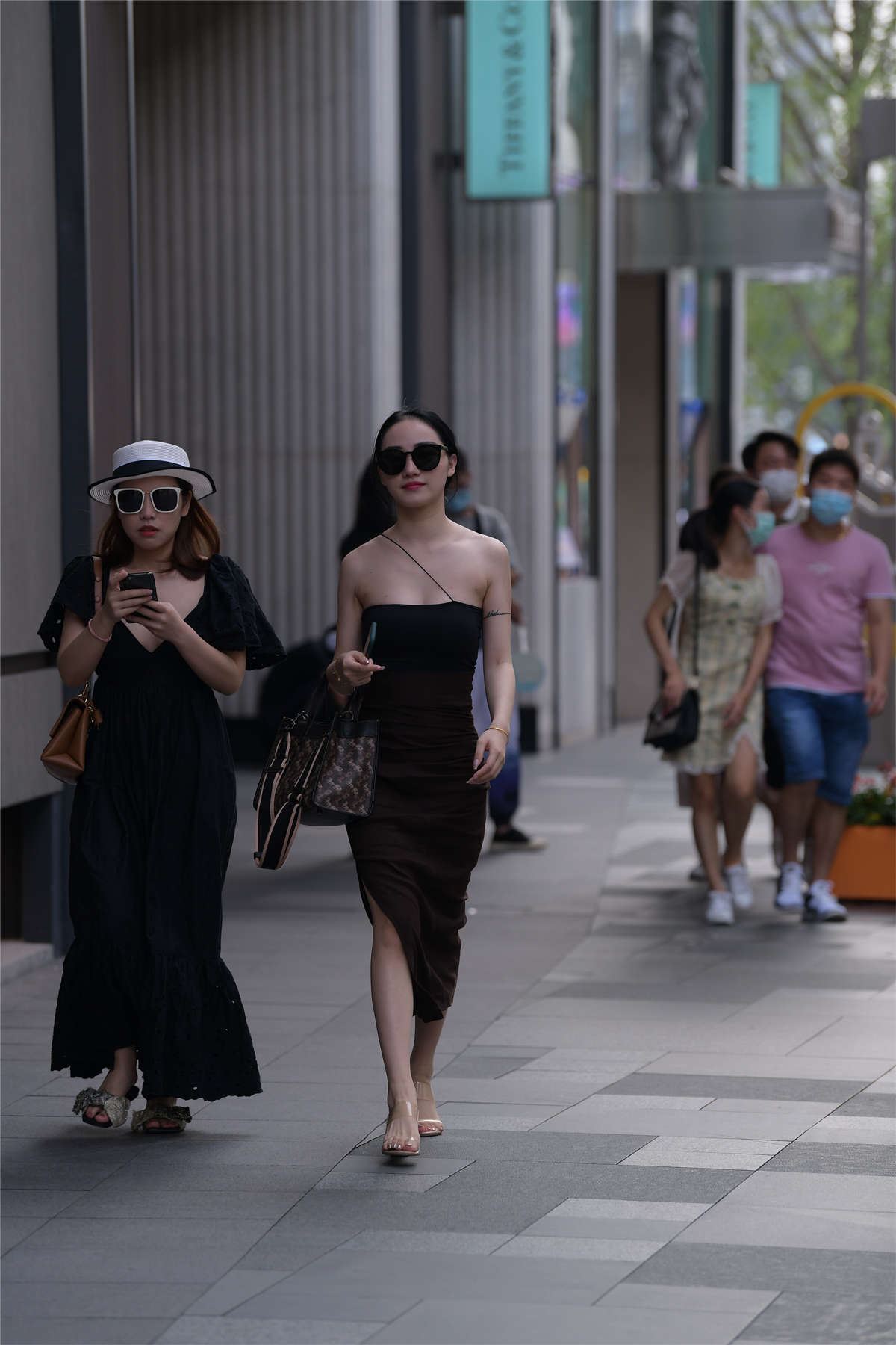 紧身包臀裙长香肩
