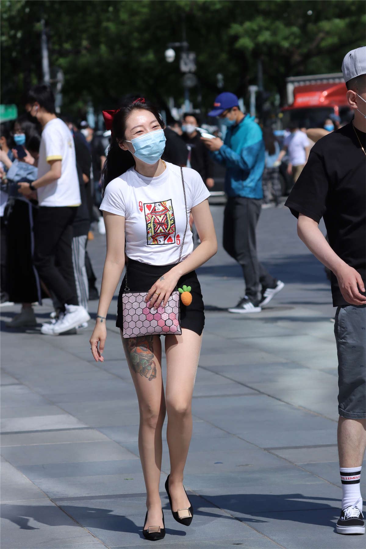 黑色热裤肉丝高跟纹身