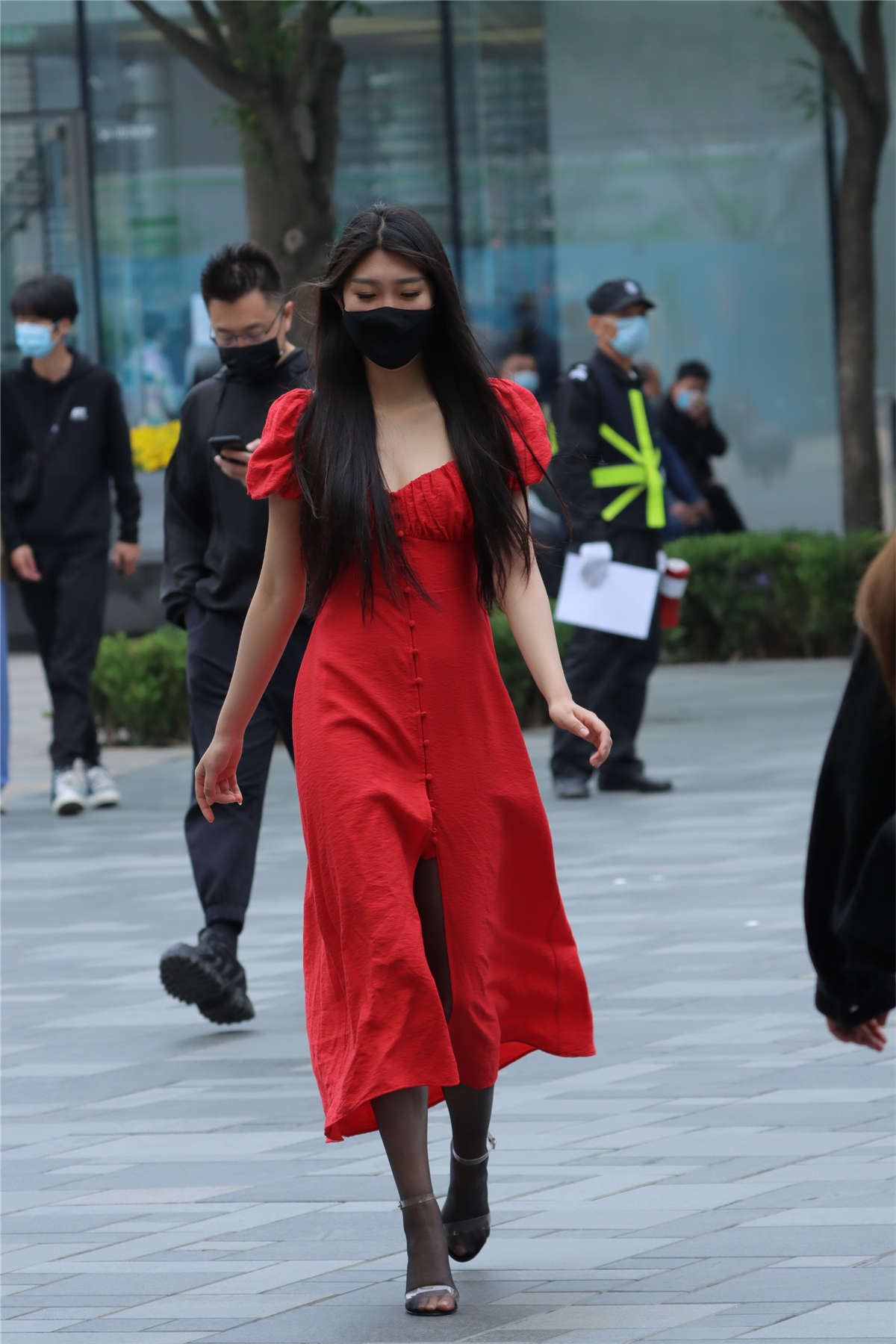 黑丝红长裙
