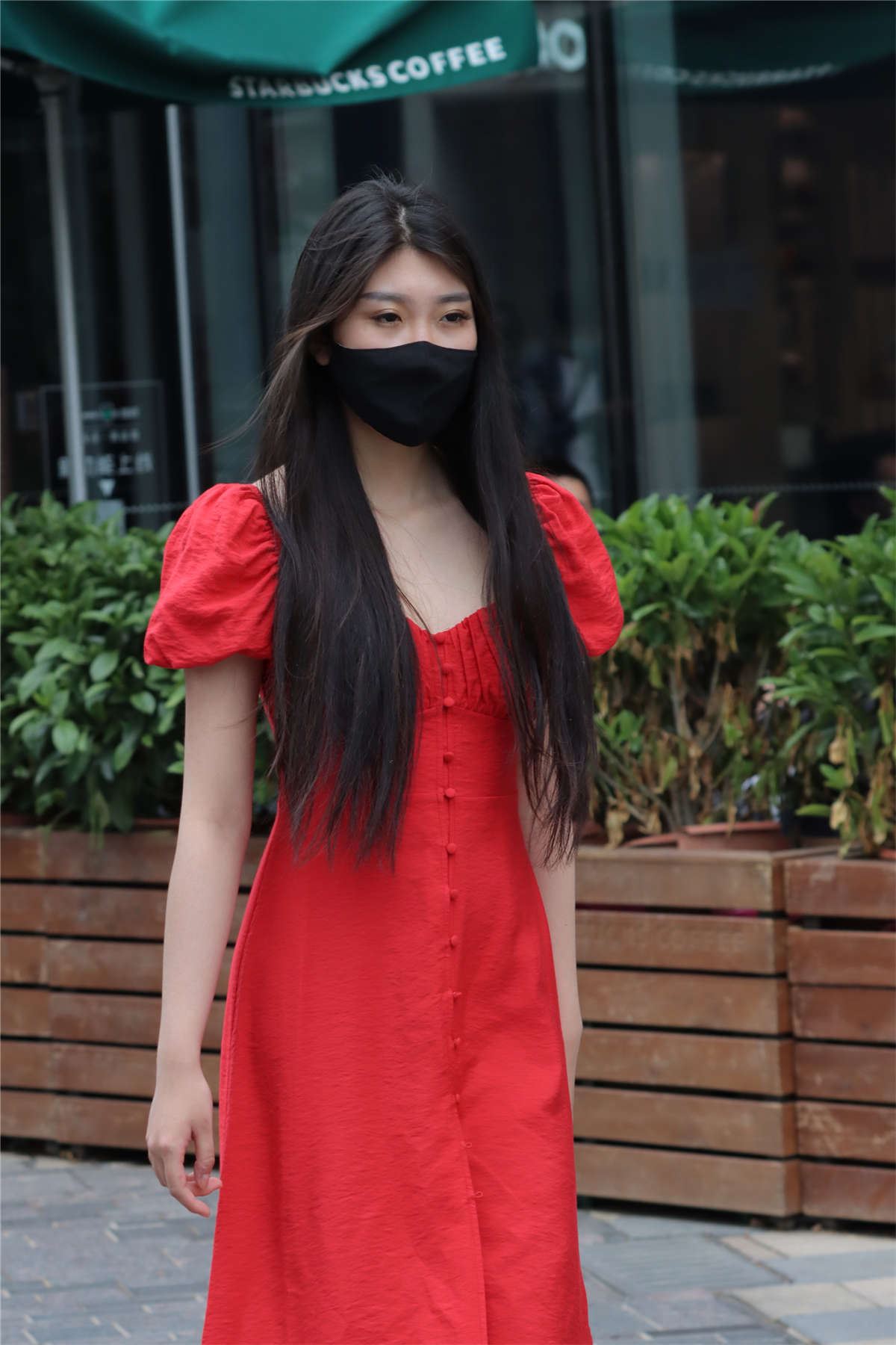 黑丝红长裙