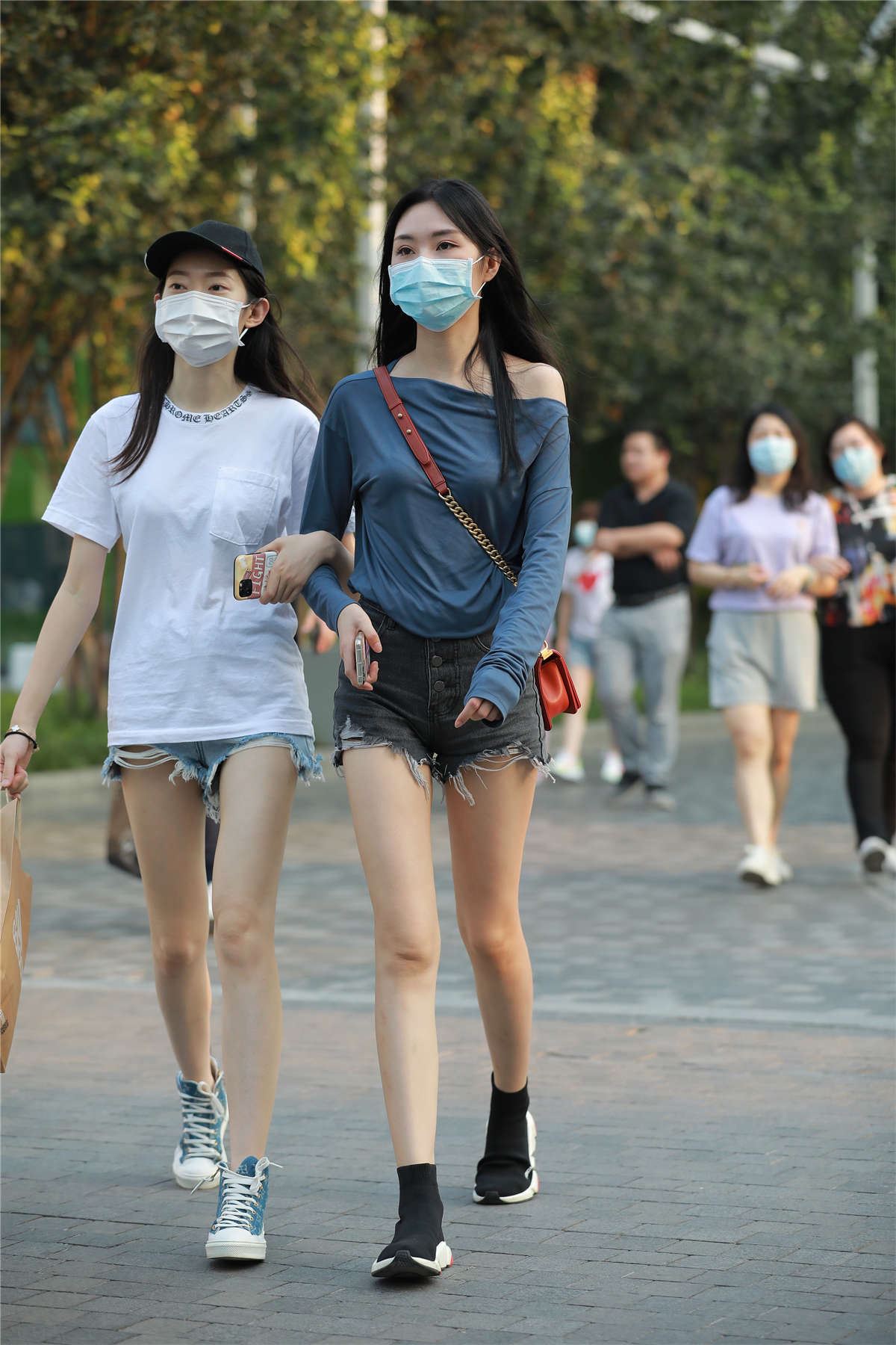 黑色热裤美腿