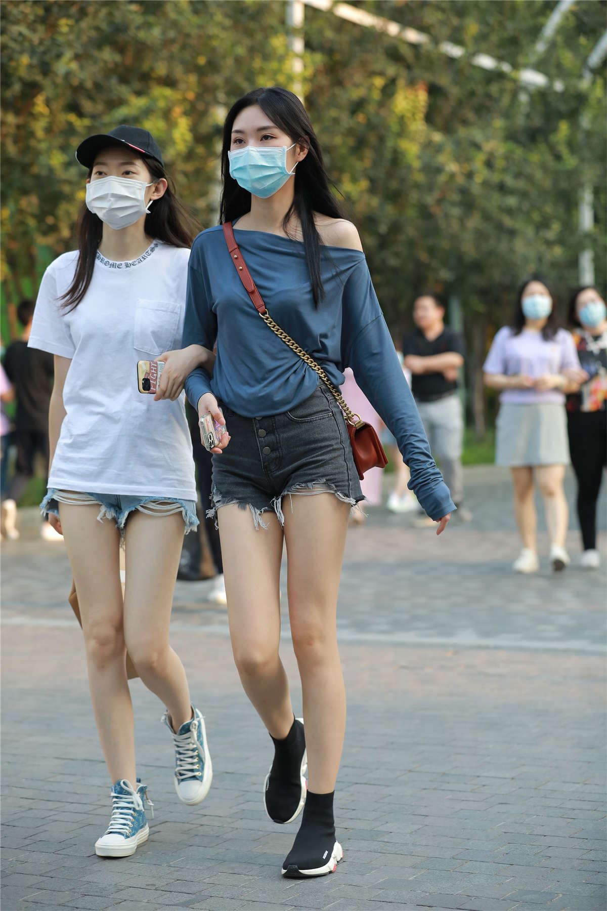 黑色热裤美腿