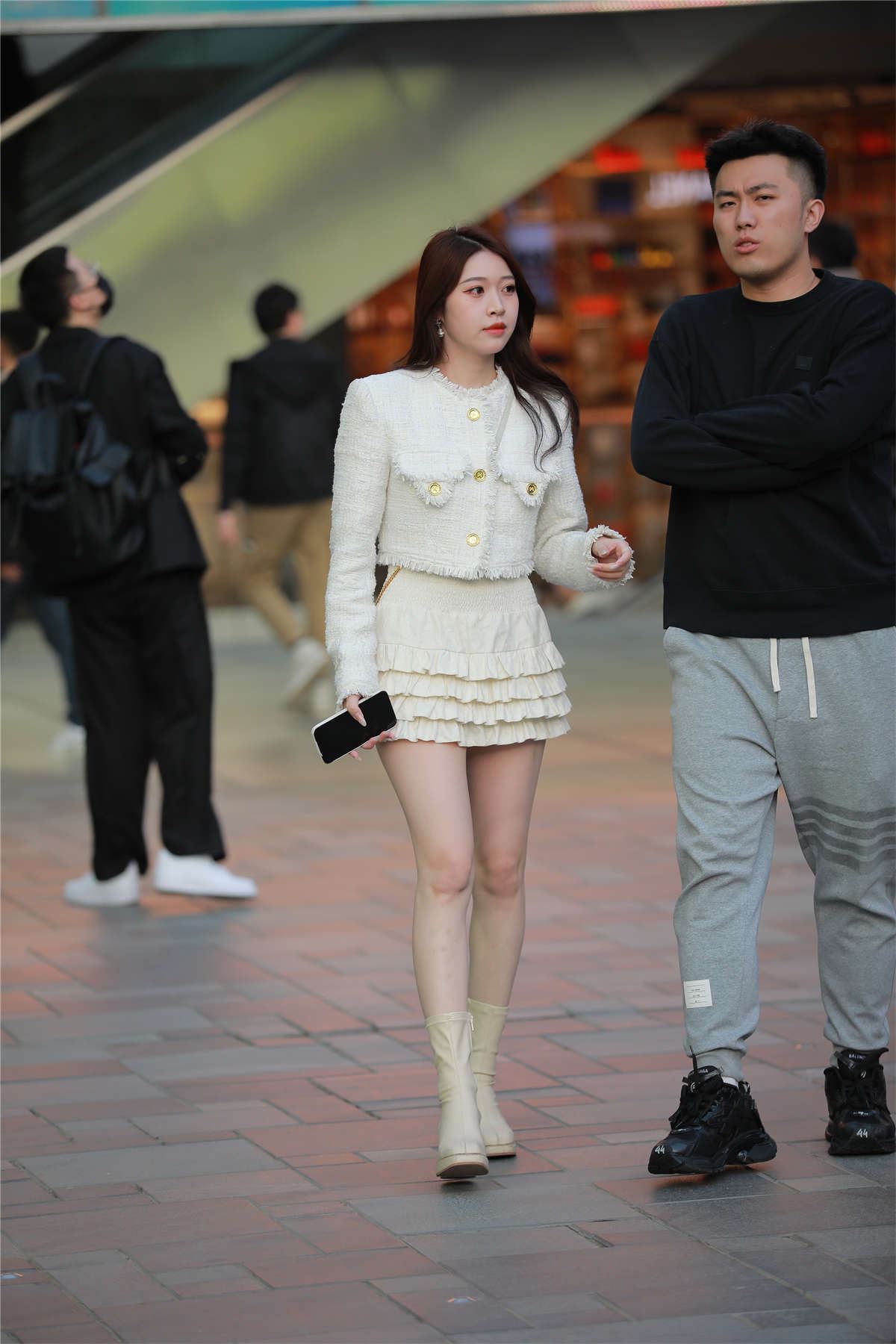 短靴白裙小香风