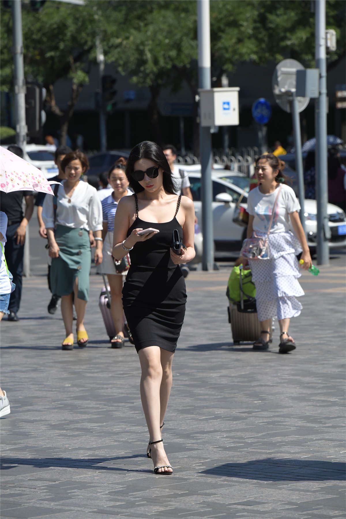 简约吊带裙