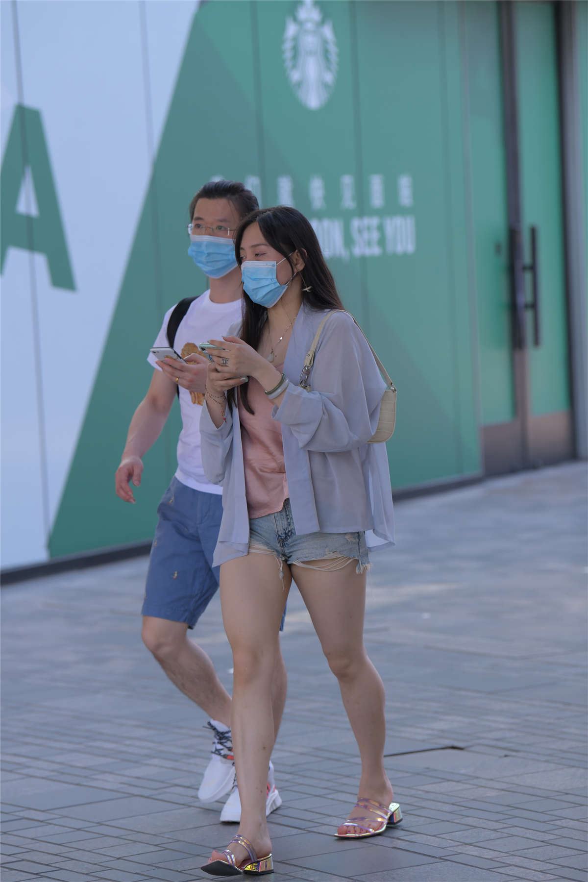 高挑牛仔短裤