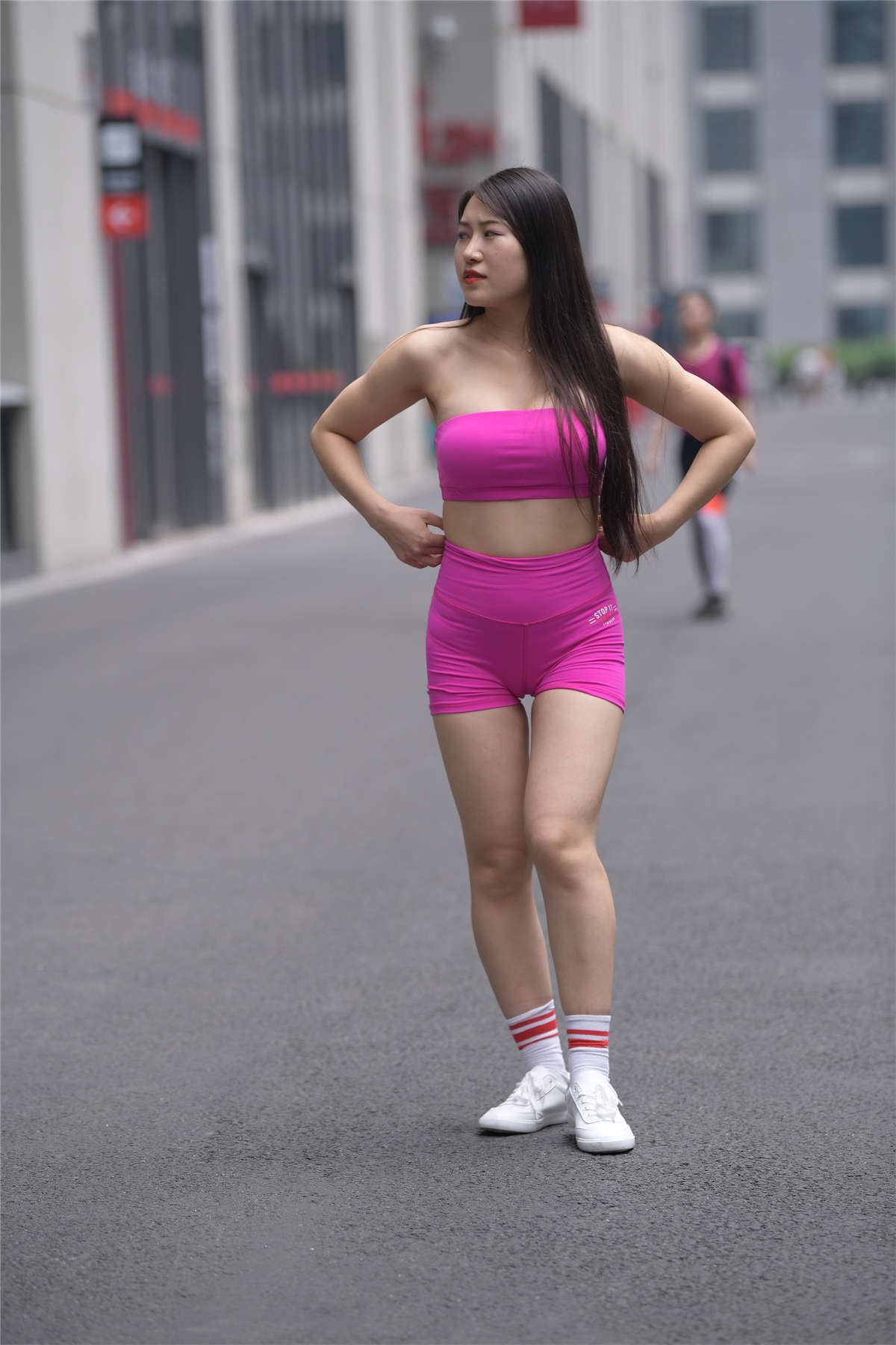 紫色运动女郎