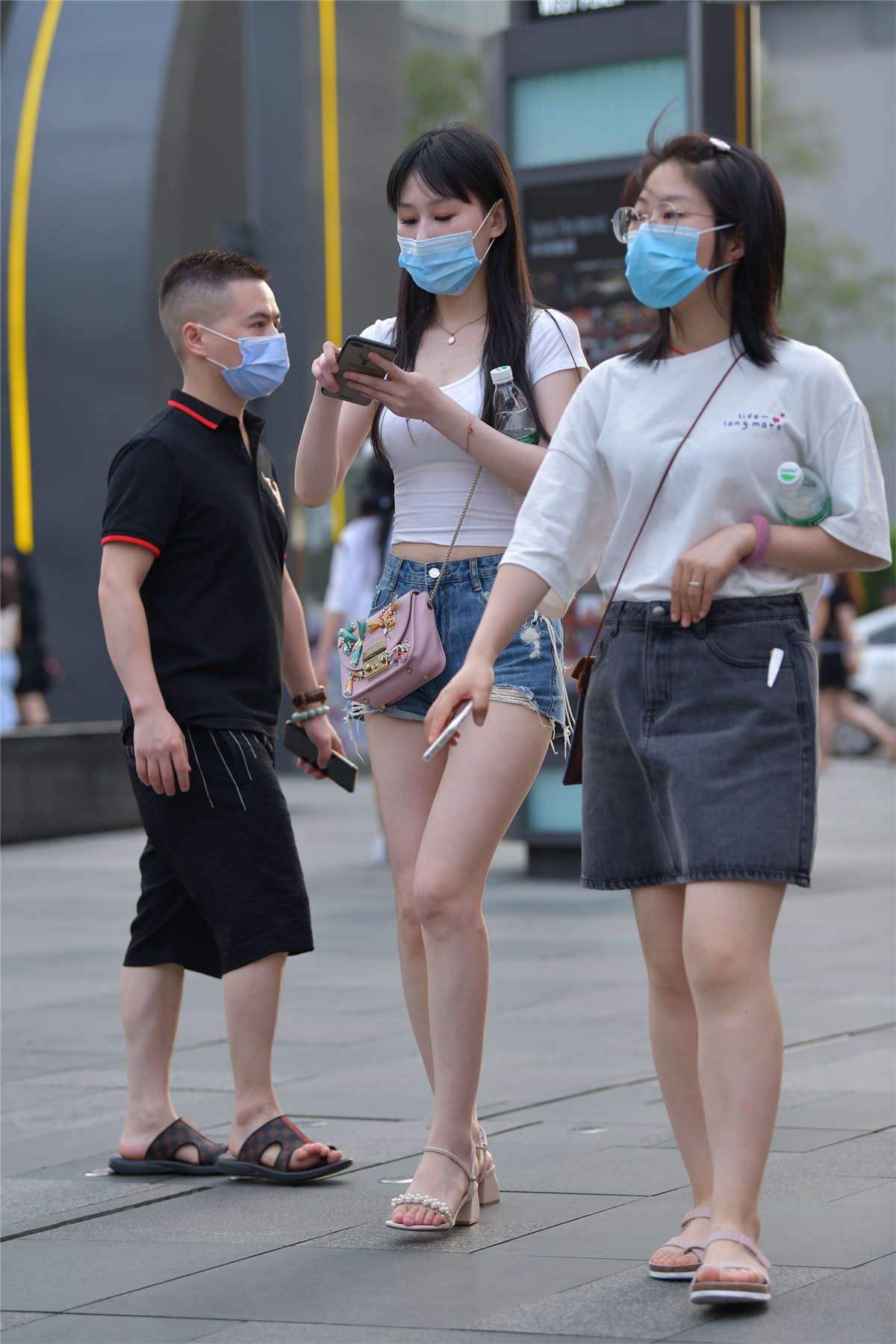 牛仔短裤显腿长