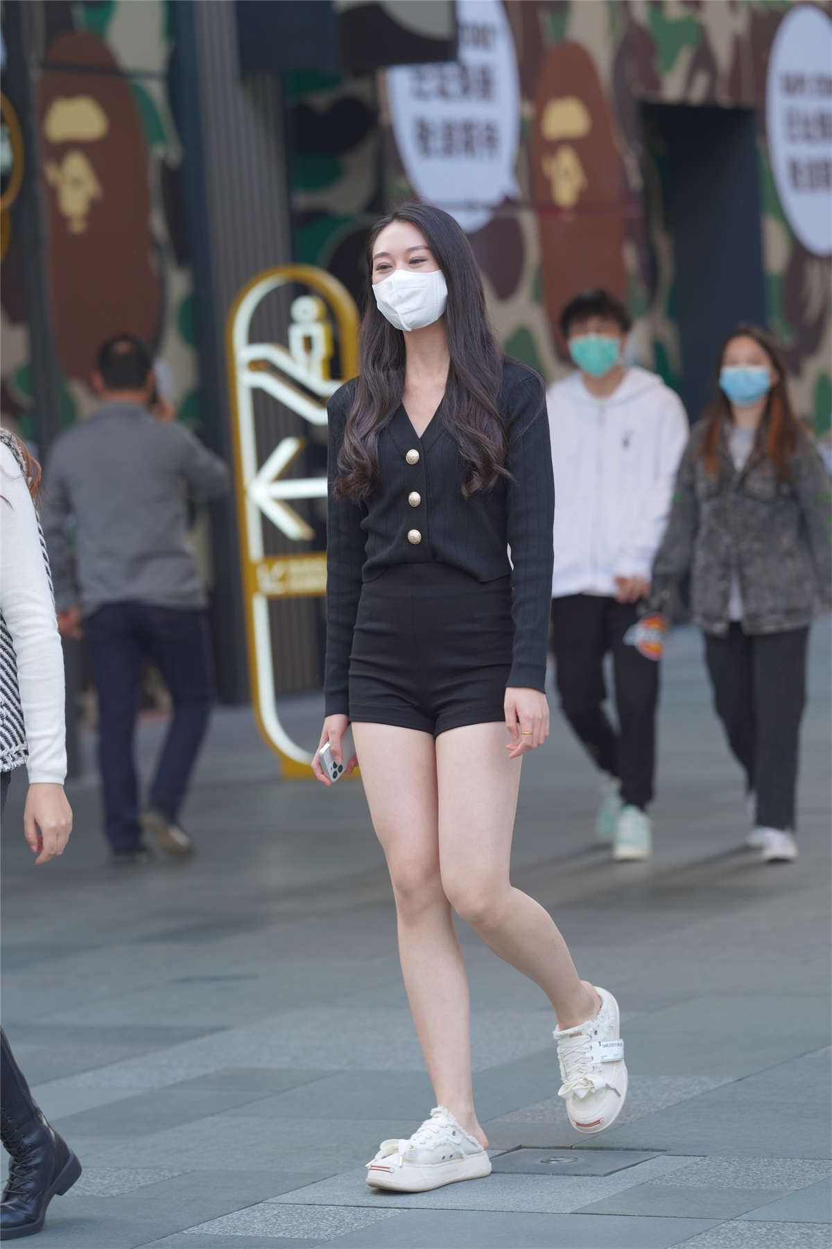 高挑长发美女