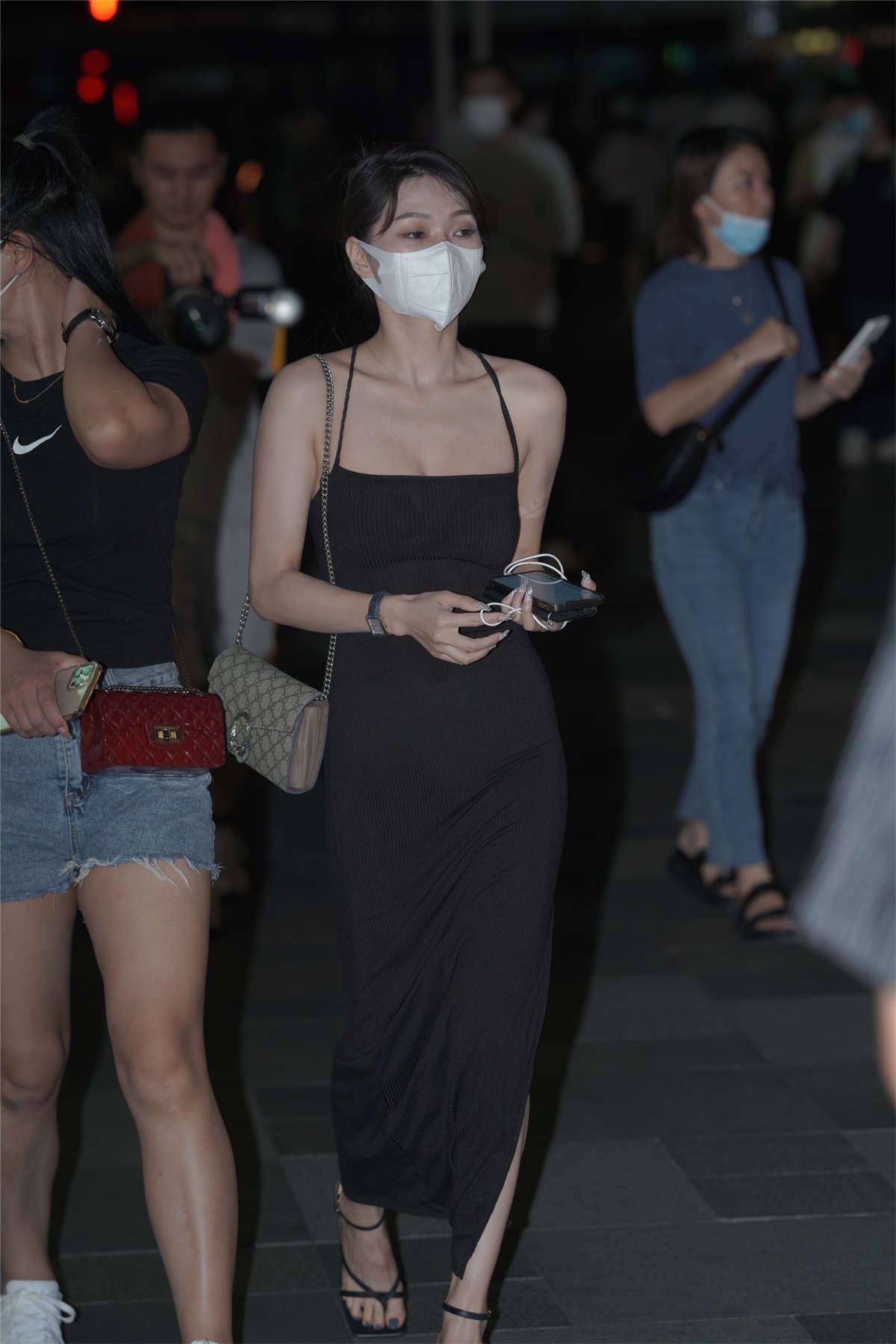 大气黑色吊带裙