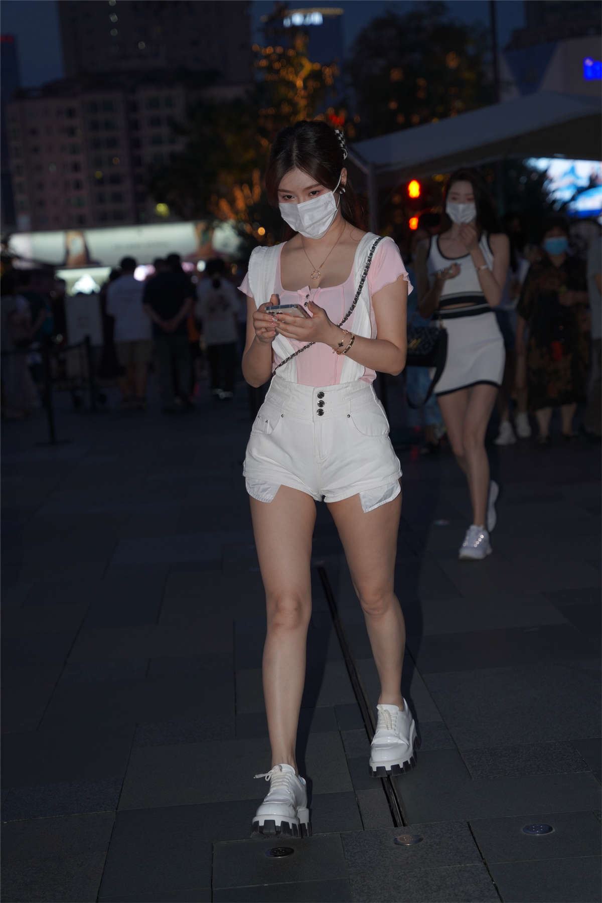 可爱粉色系背带裤