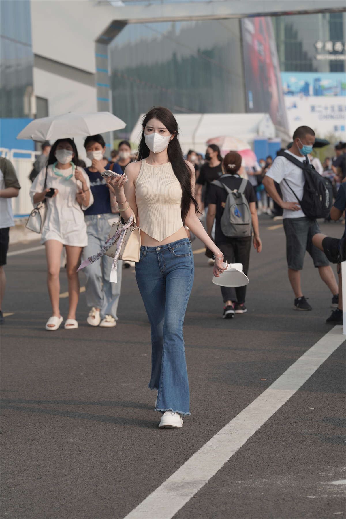 清爽喇叭牛仔裤