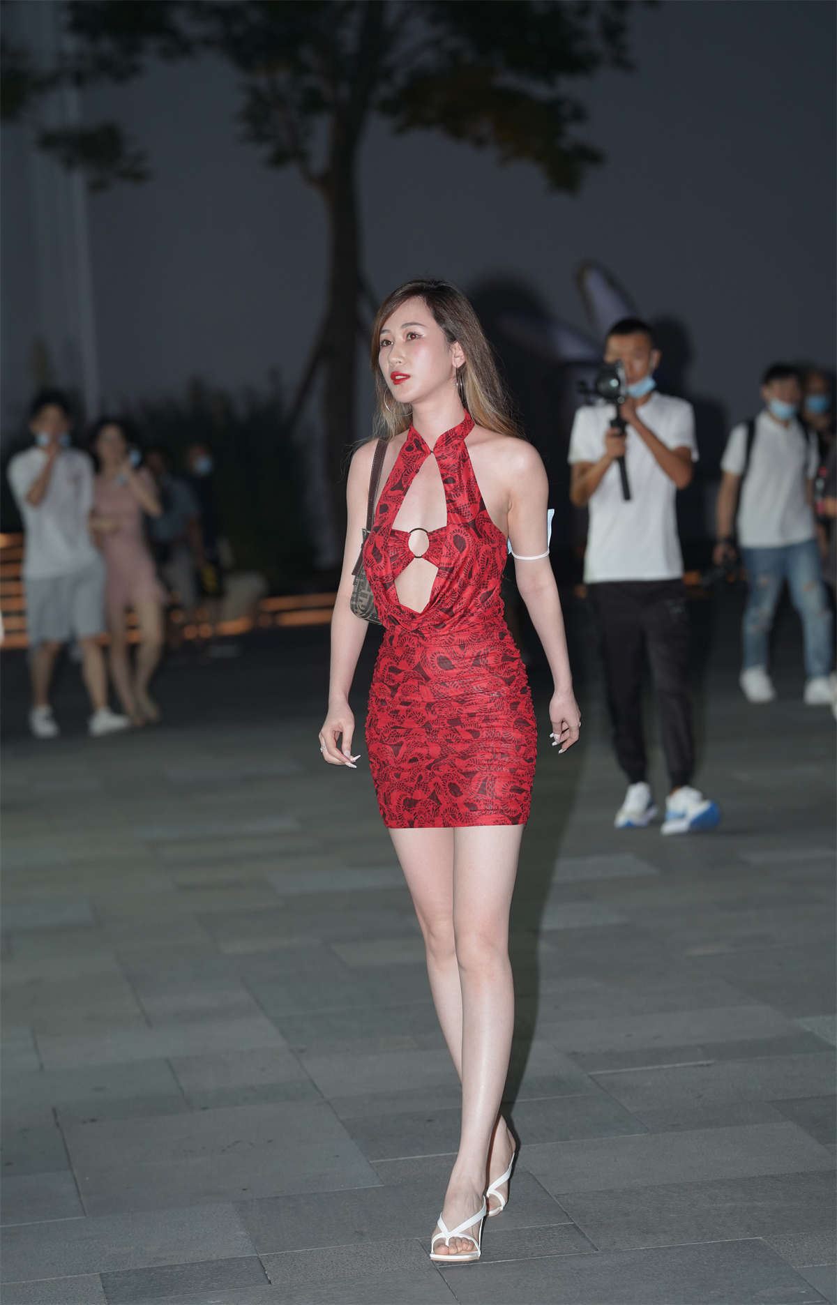 魅力亮眼的红裙