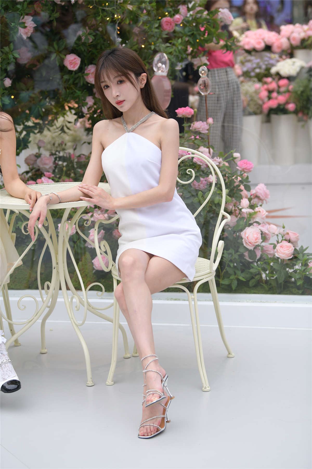 甜美白色连衣裙