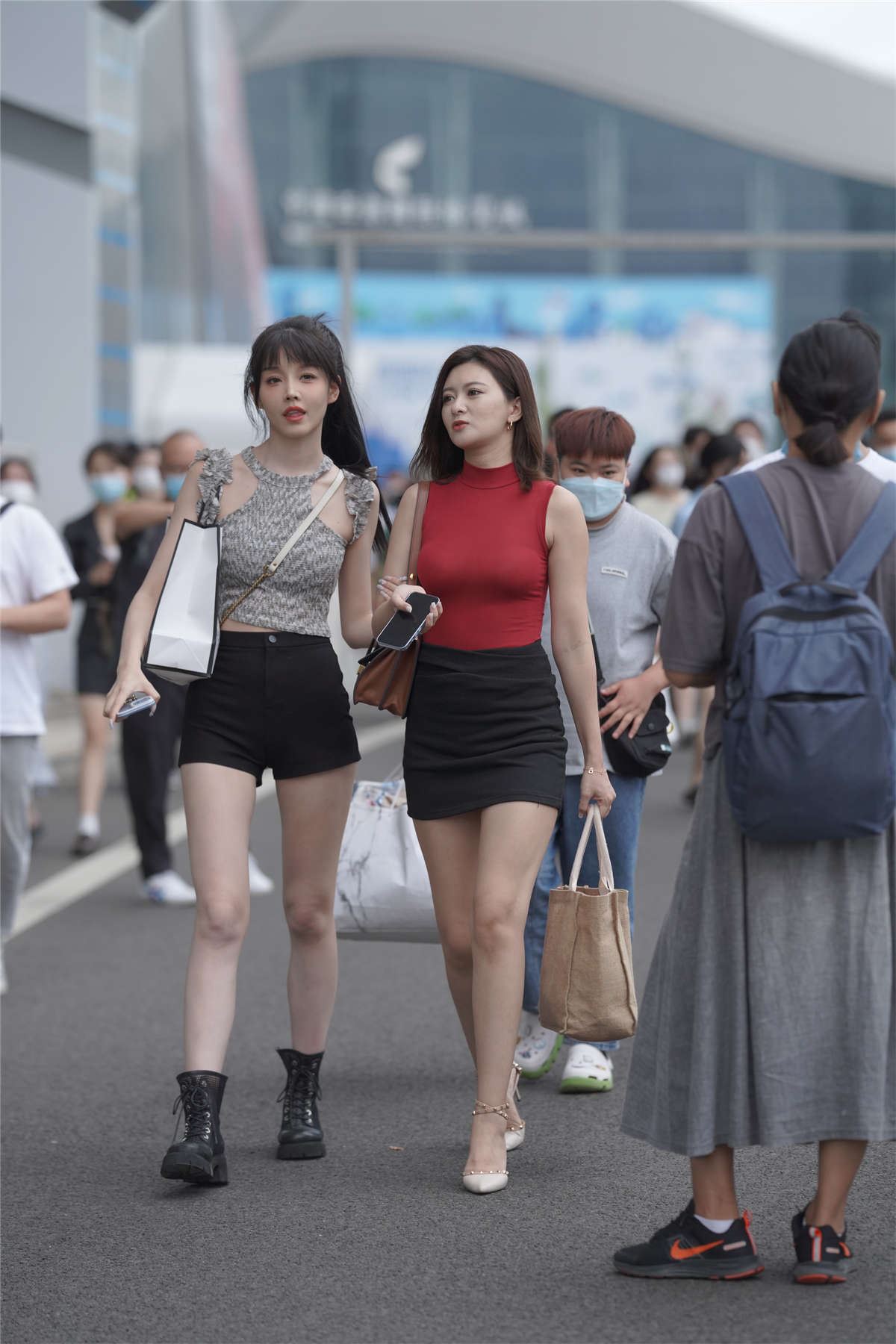 精致靓丽姐妹花