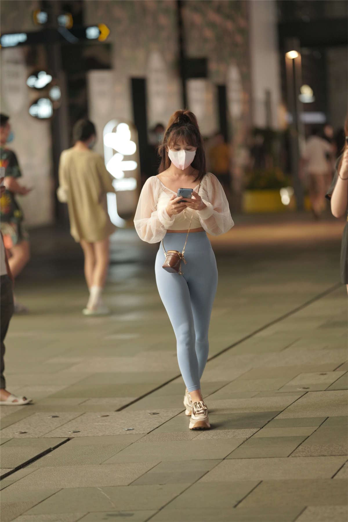 瑜伽裤小姐姐