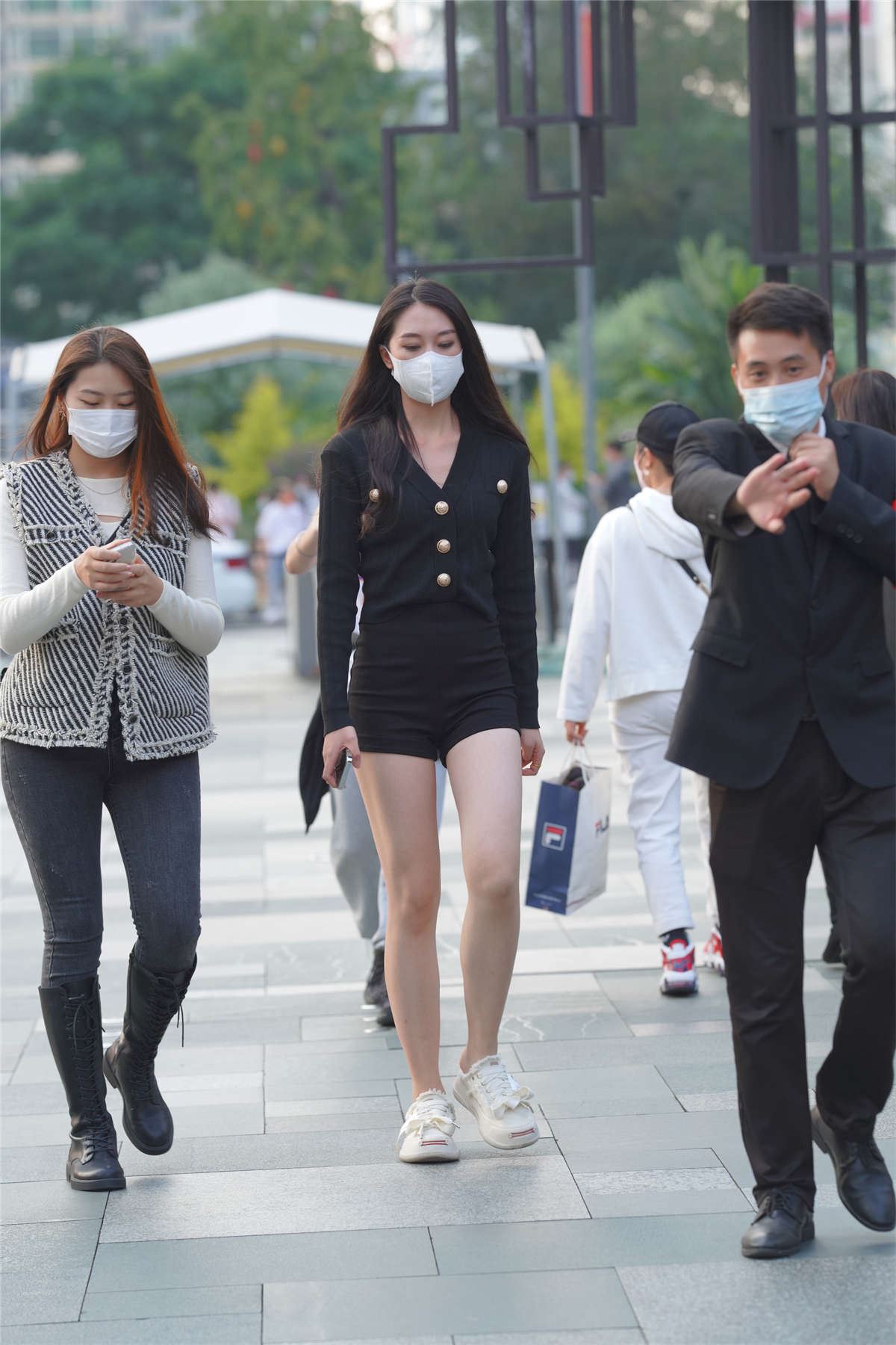 黑色职业装美女