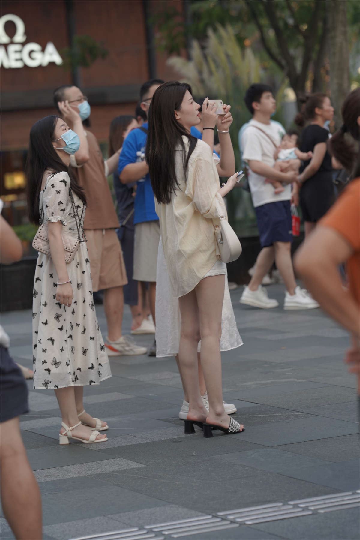 热辣美腿妞