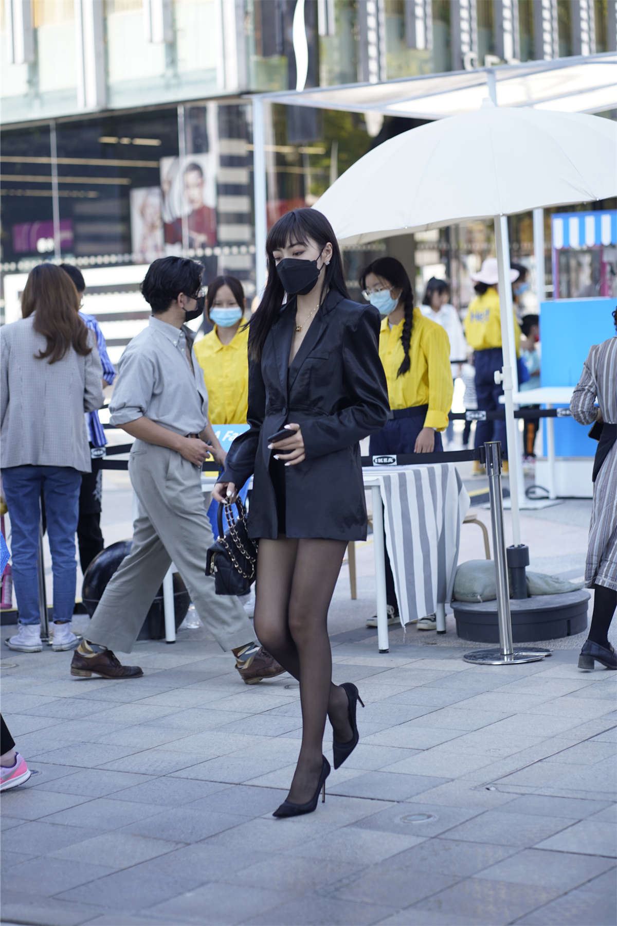 冷艳长西装美女