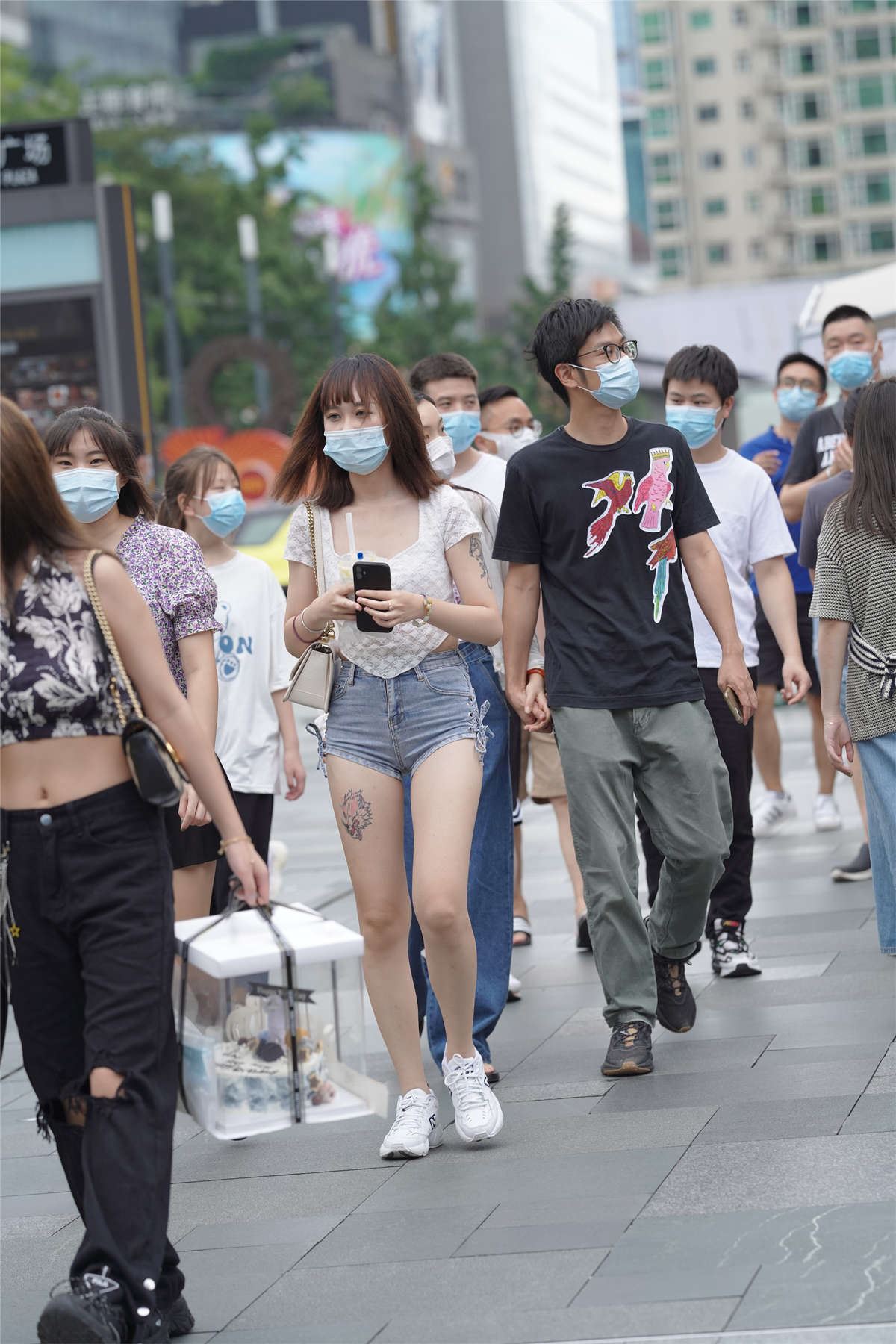 V型短裤很显腿长