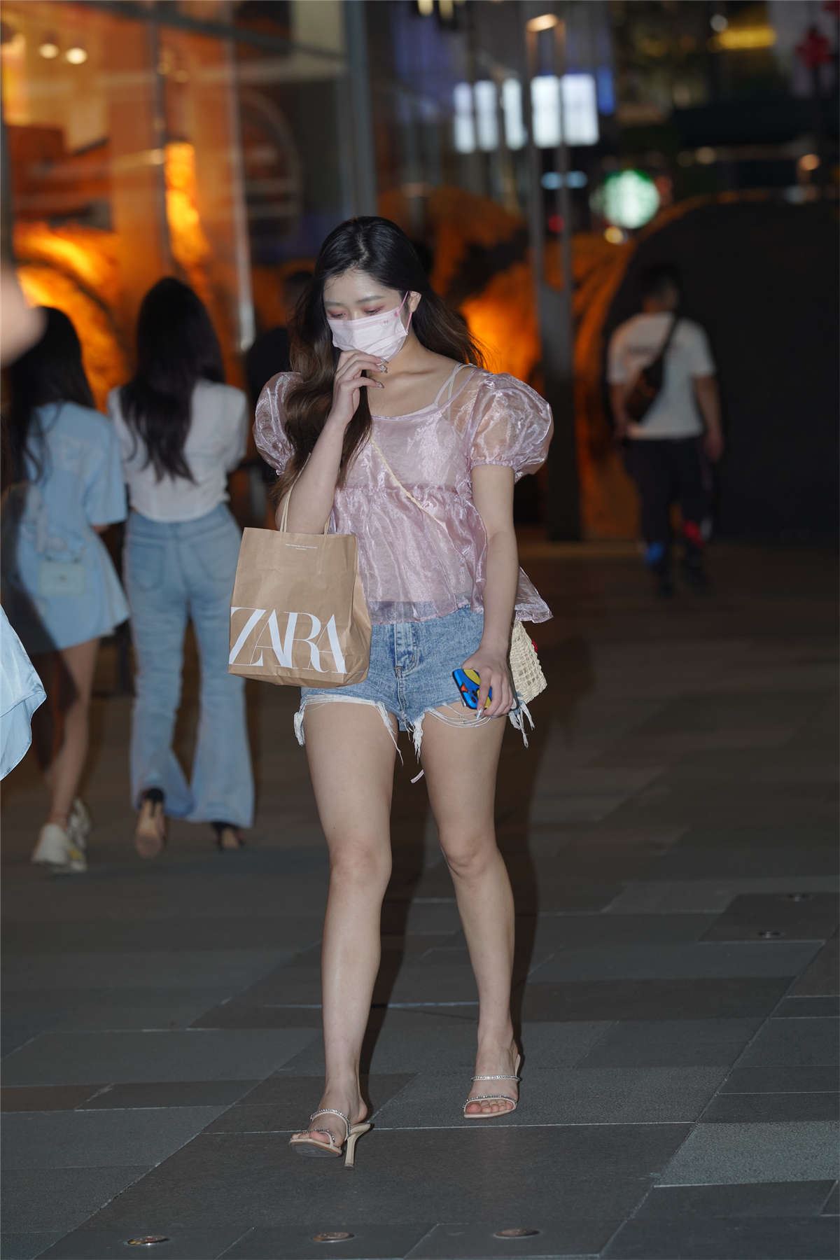 清秀甜美牛仔短裤