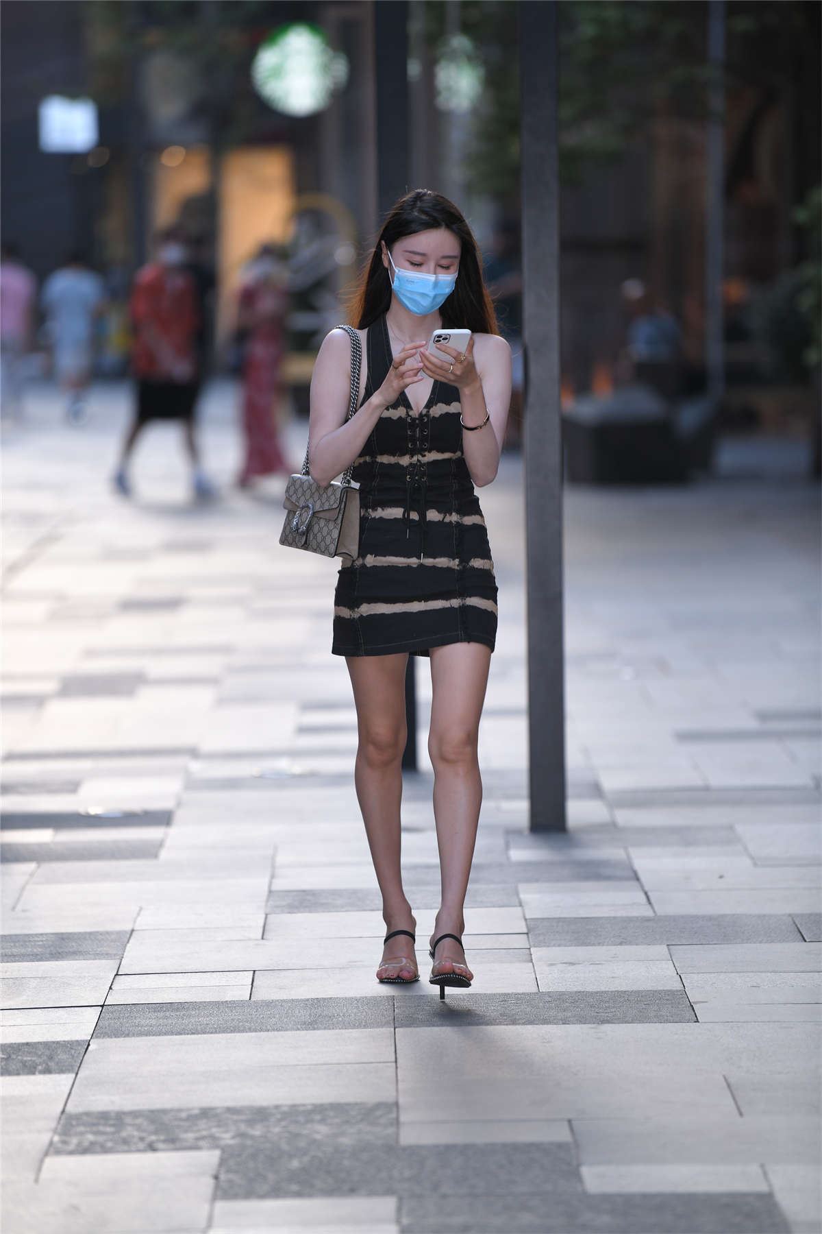 吊带裙高挑的美