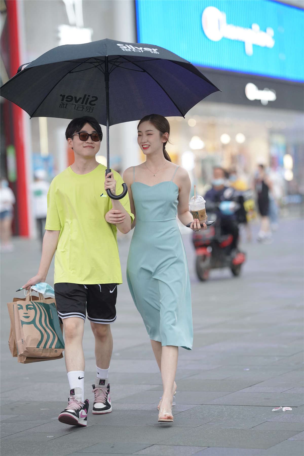 长裙小姐姐