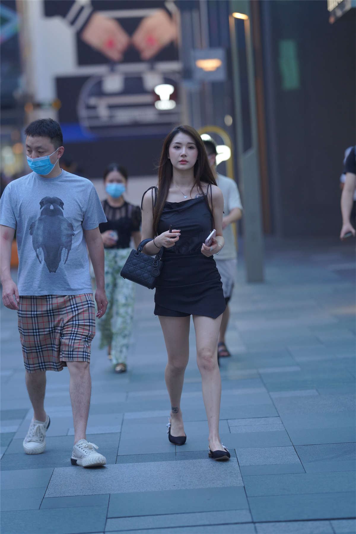 纹身小姐姐