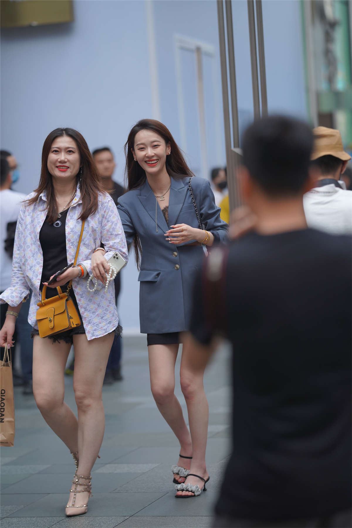 气质长发小姐姐