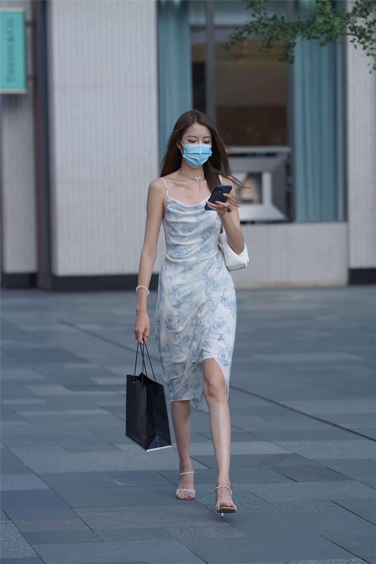 吊带长裙美女