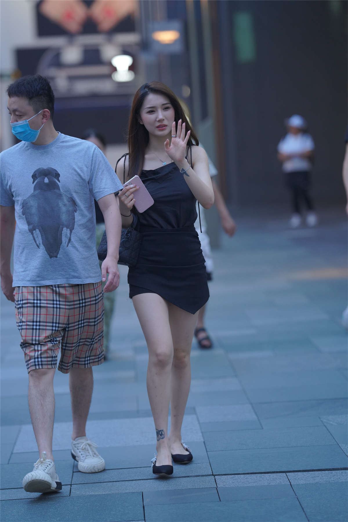 纹身小姐姐