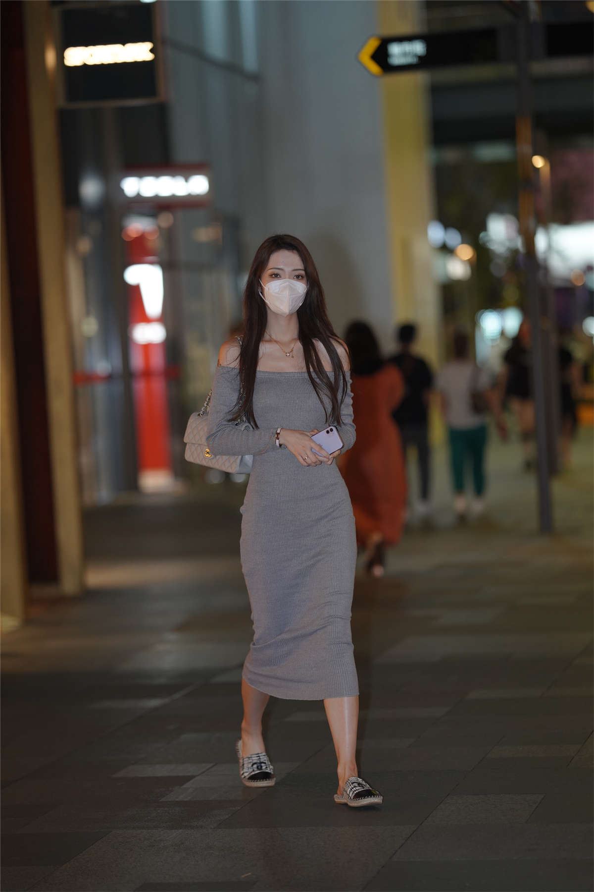 漂亮的一字长裙小姐姐