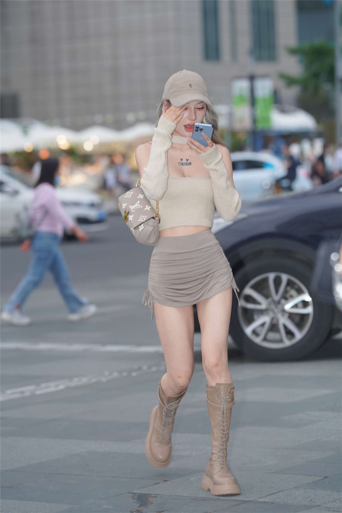 长靴小姐姐