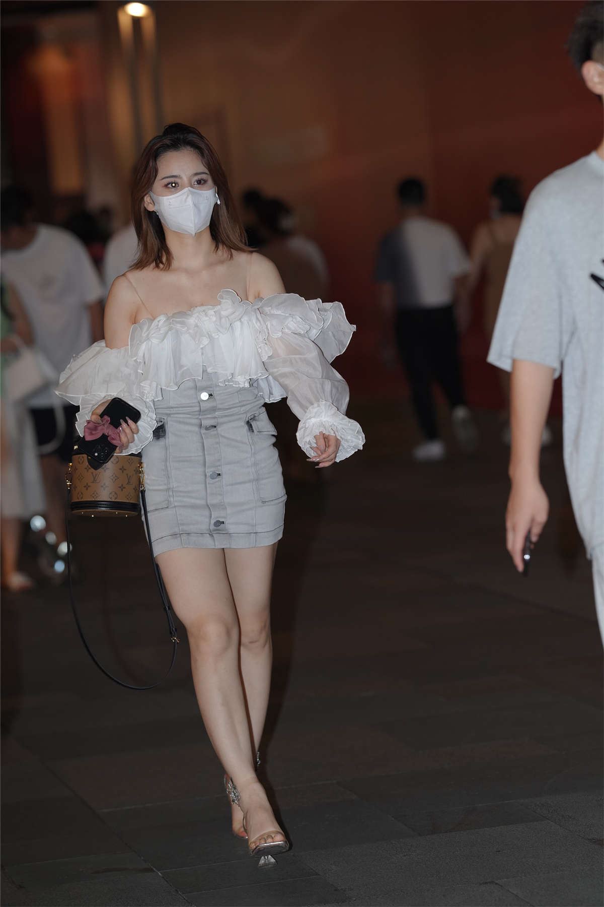 牛仔裙美女