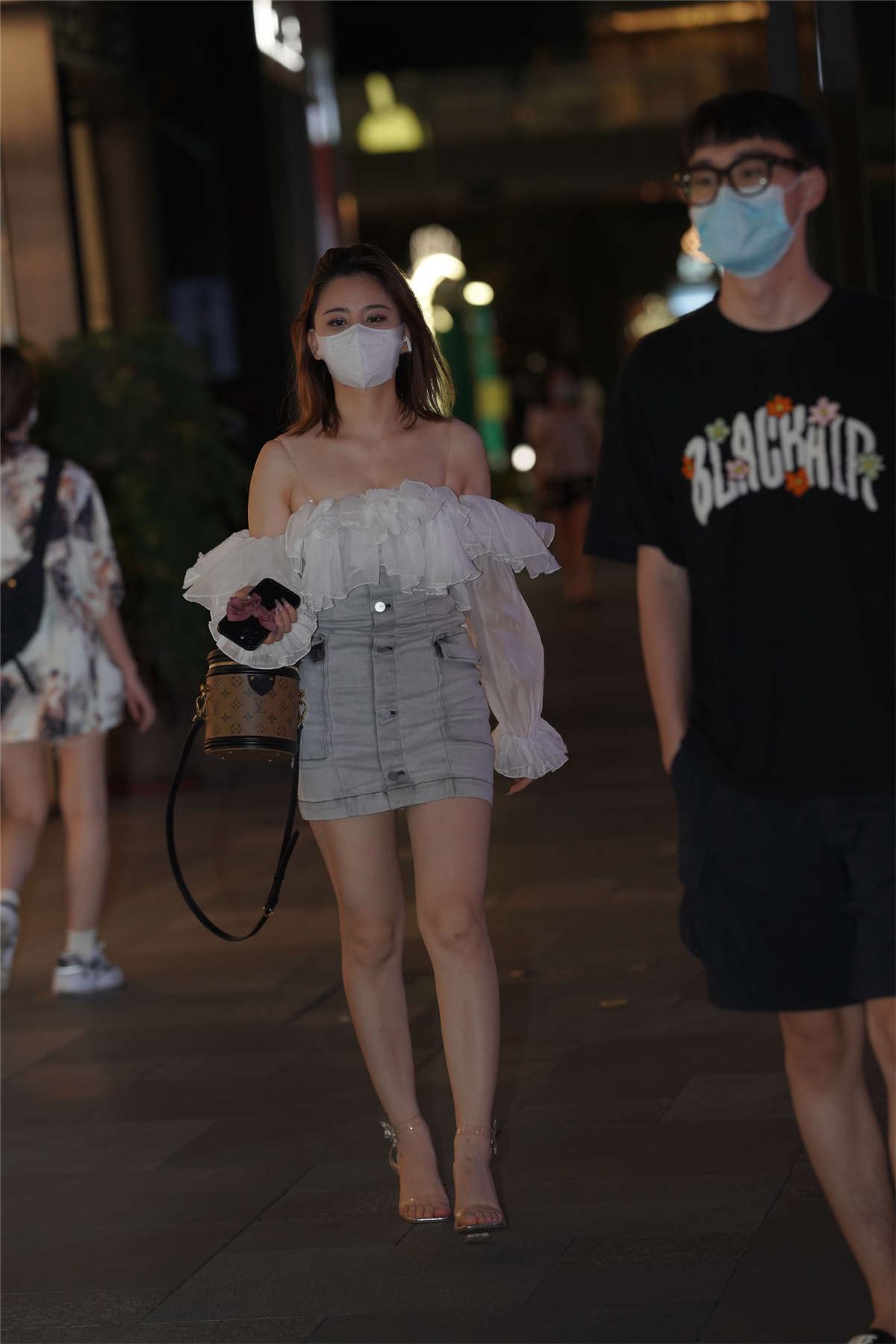牛仔裙美女