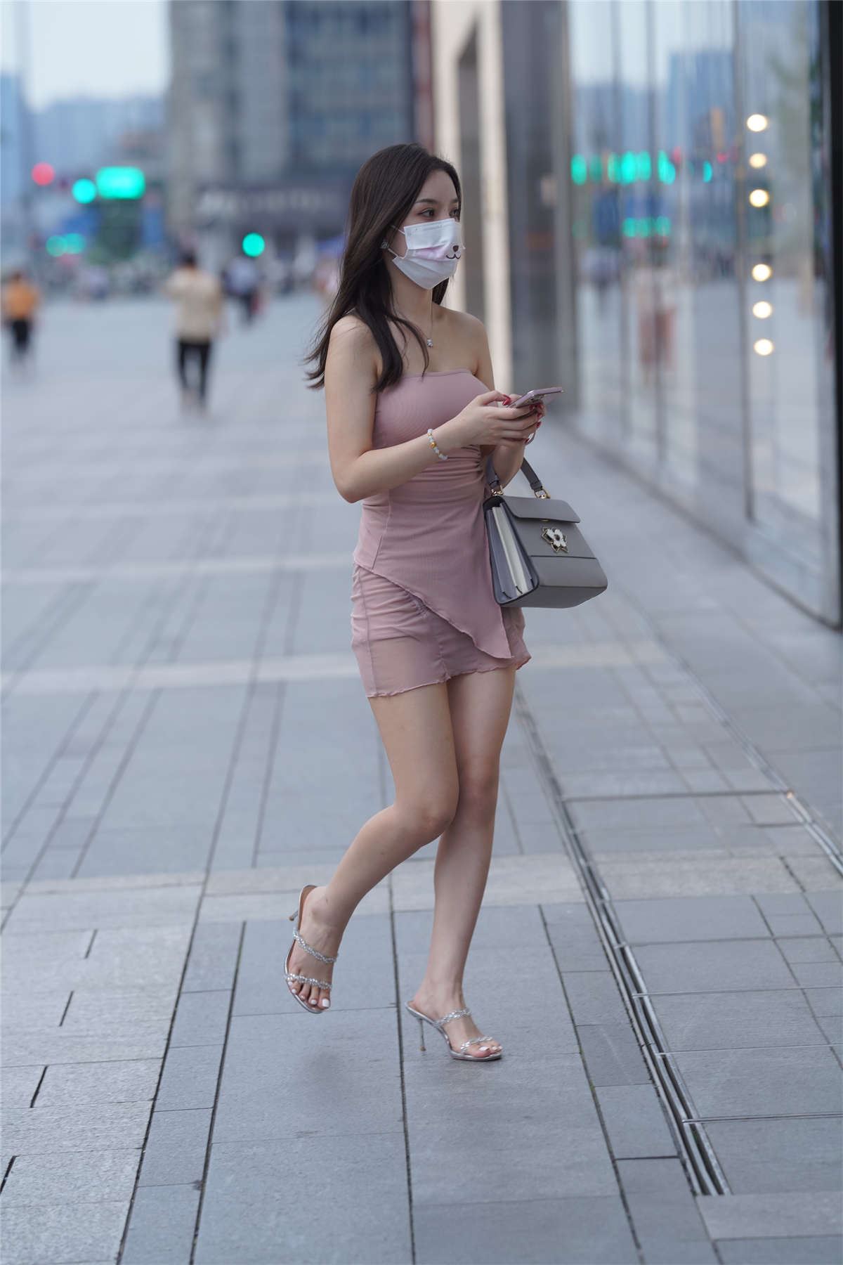 减龄粉色连衣裙